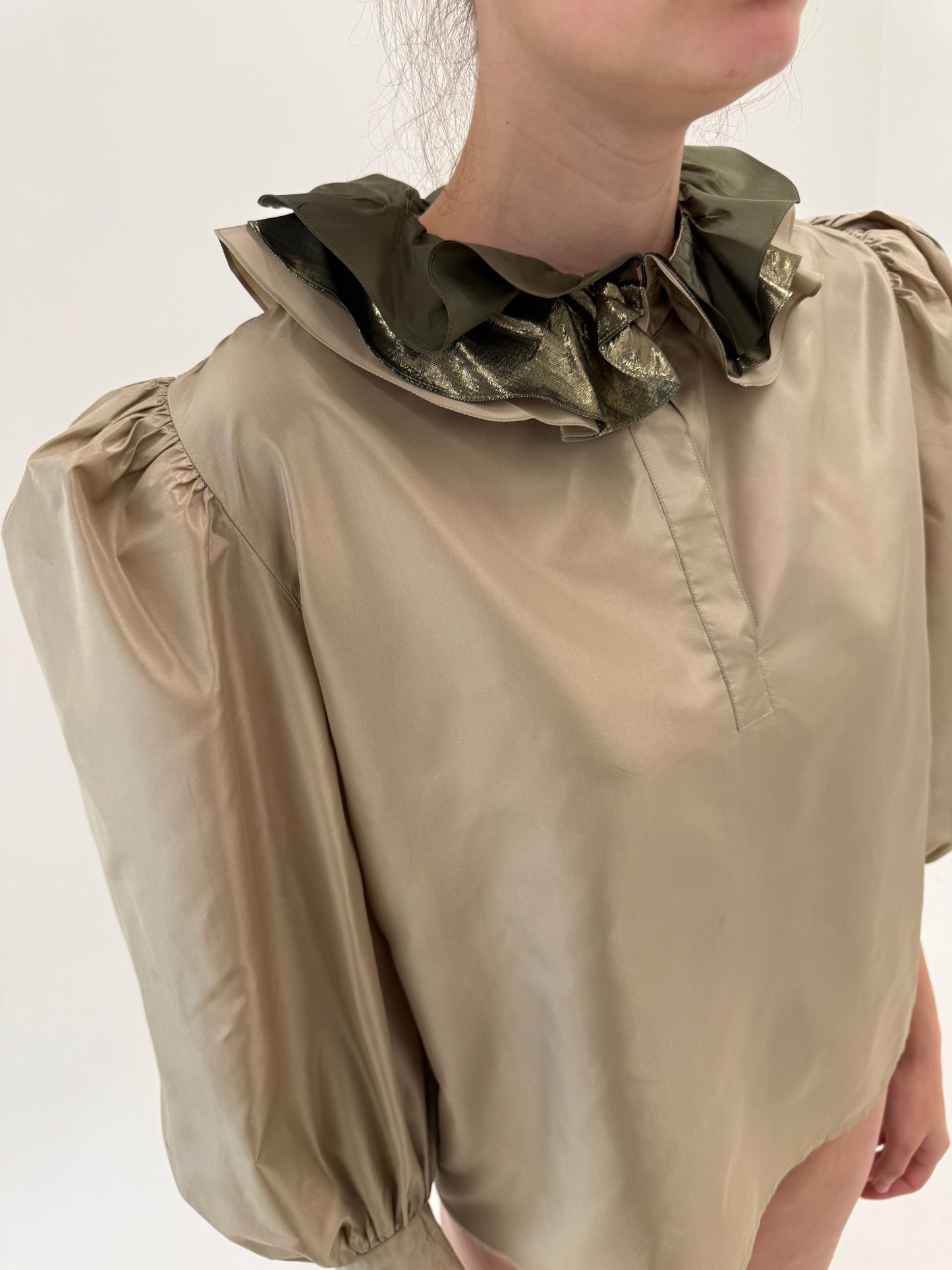 Set vintage de designer sand nude din mătase naturală în croi excepțional