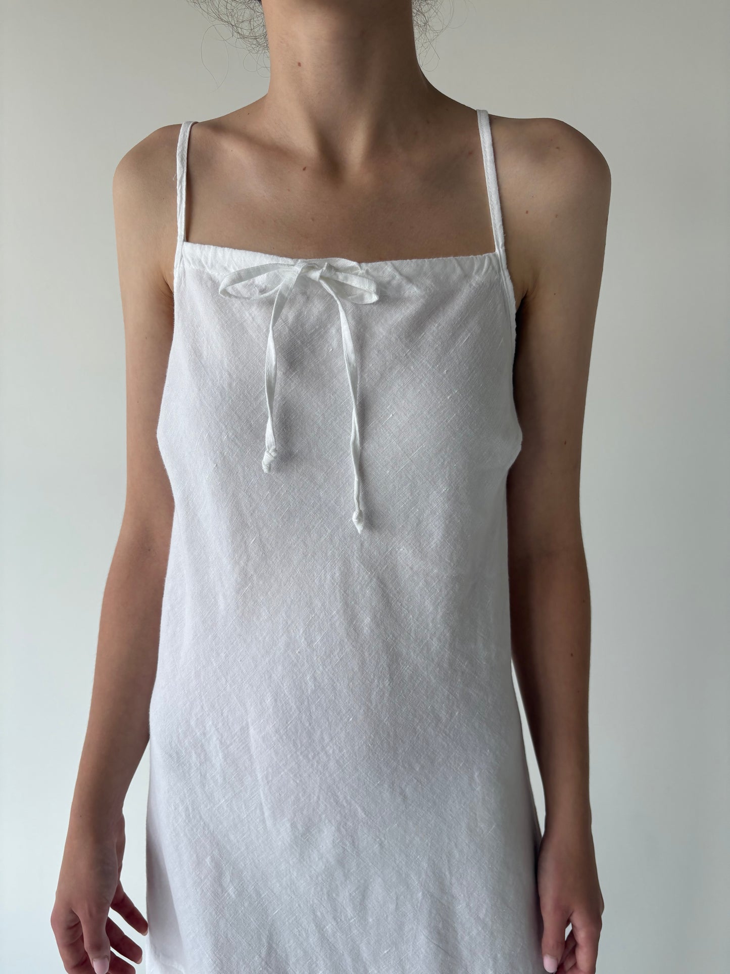 Rochie maxi în croi minimalist din in