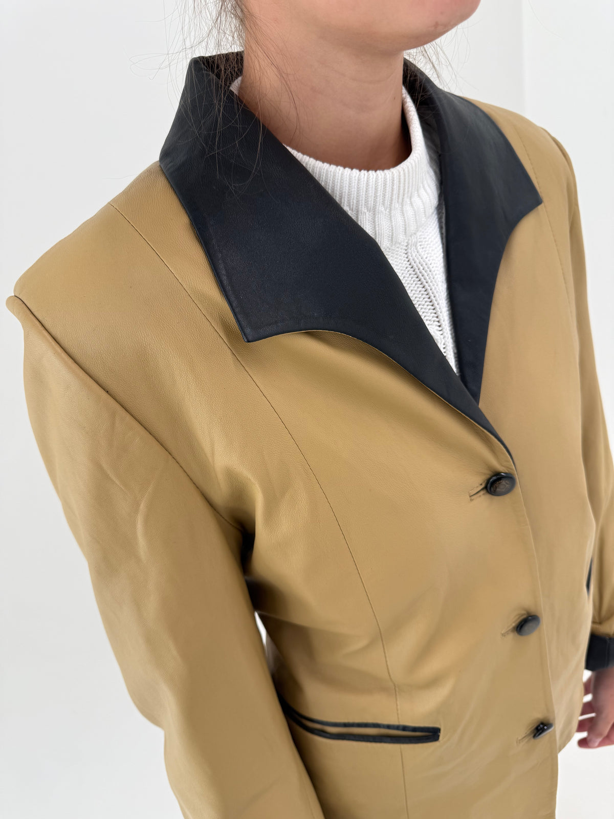 Sacou camel cambrat din piele naturală extra moale