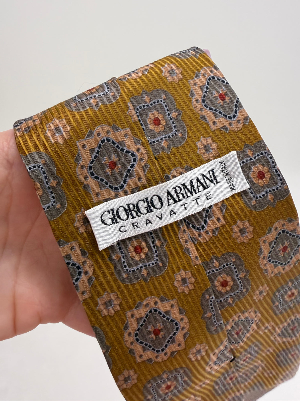 Cravata ultra luxury slim Giorgio Armani din mătase naturală jacquard în culori superbe
