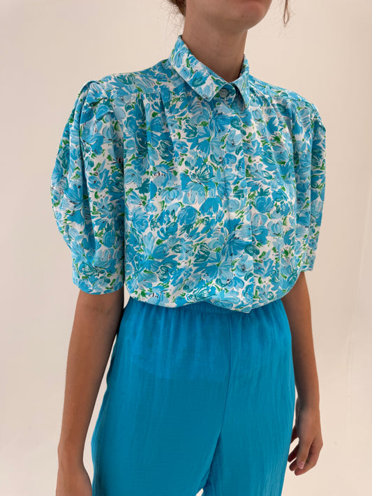Cămașa vintage în culori superbe și print floral super vaporoasă