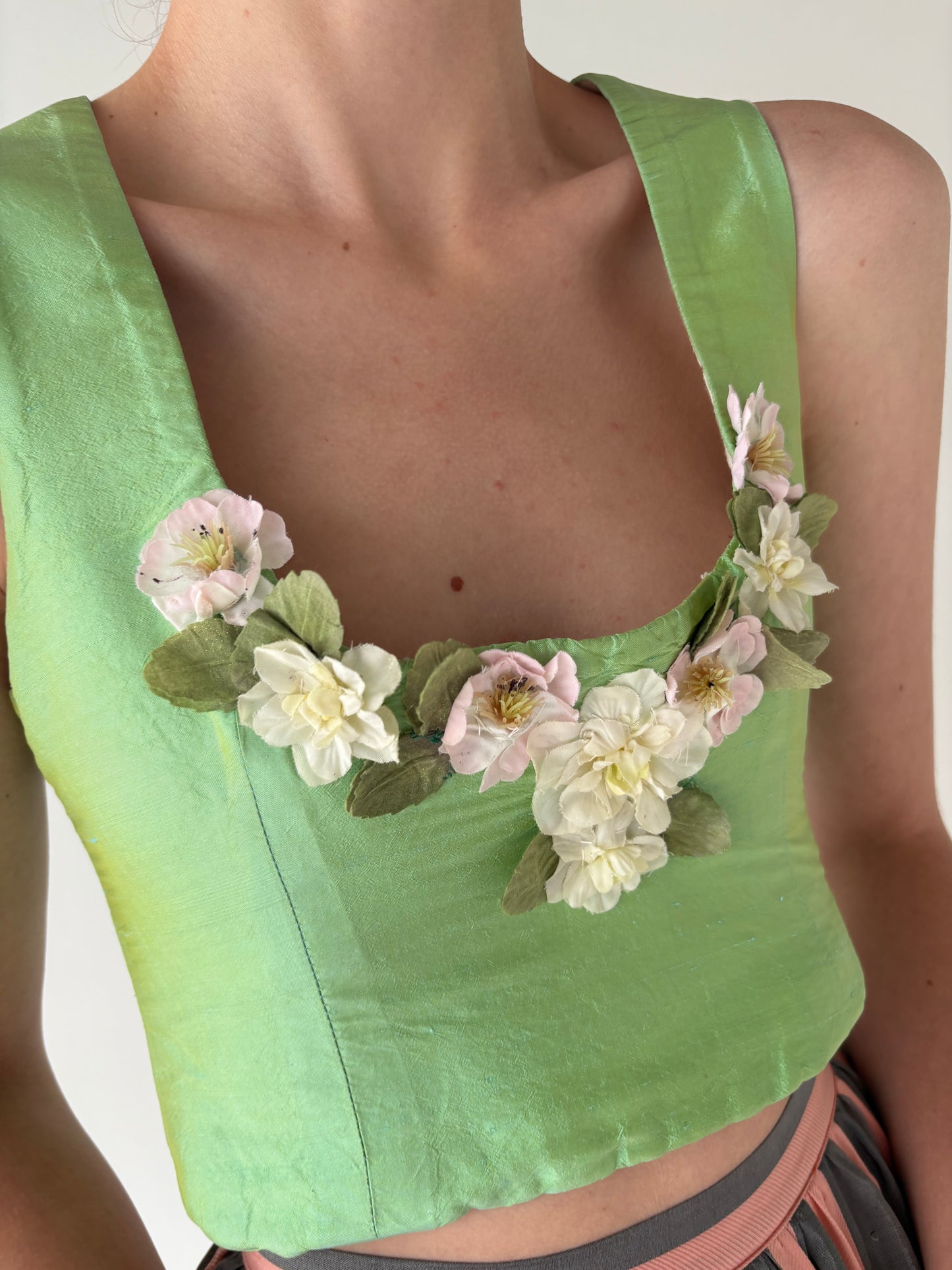 Corset vintage din tafta de mătase naturală cu aplicații florale manuale