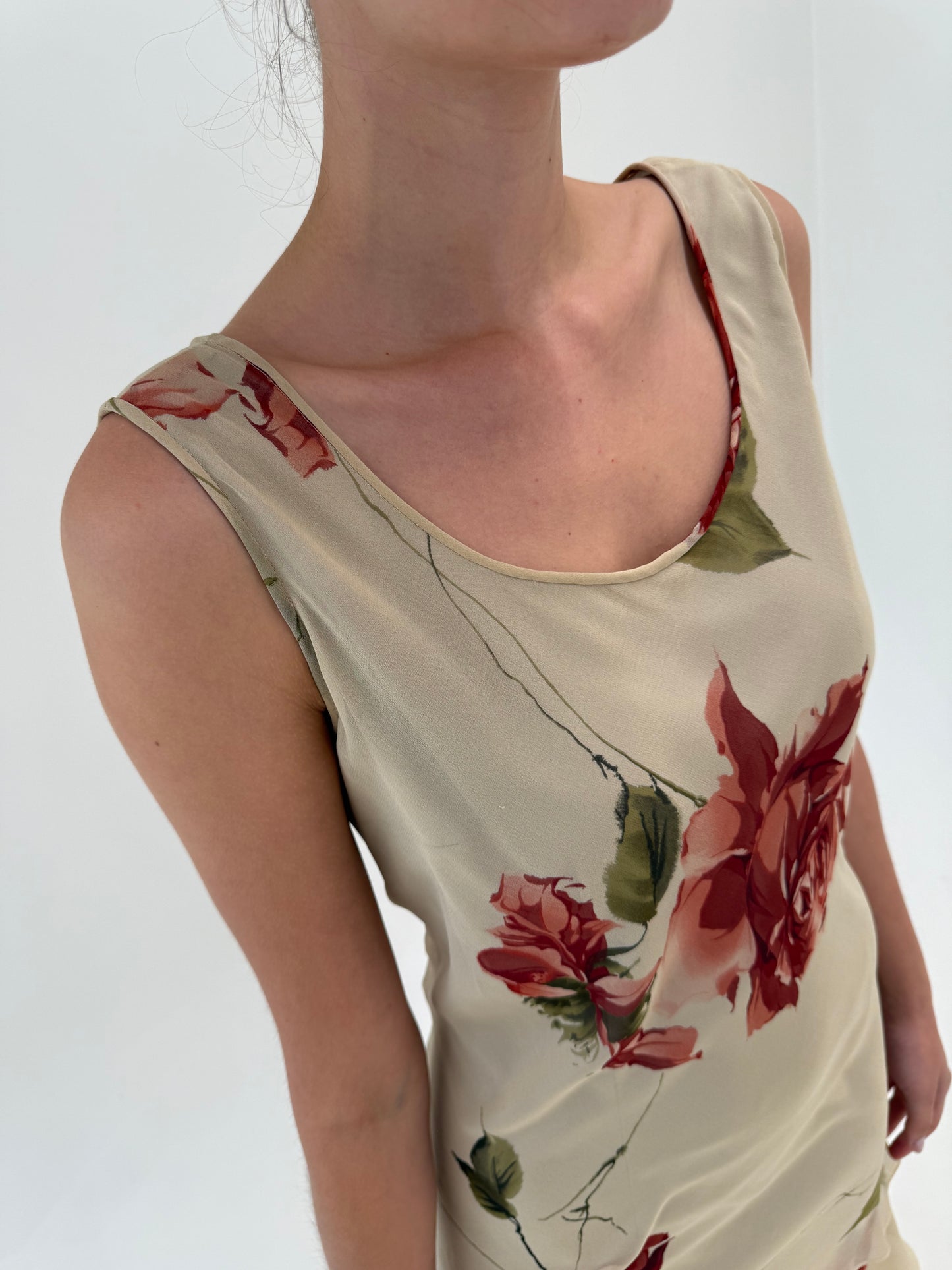 Rochie maxi în bie din mătase naturală de la zi la seară cu print floral superb