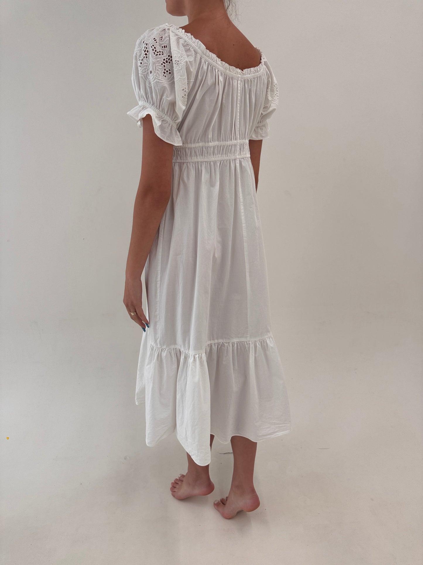 Rochie maxi din bumbac fin cu decolteu elastic și broderie anglaise