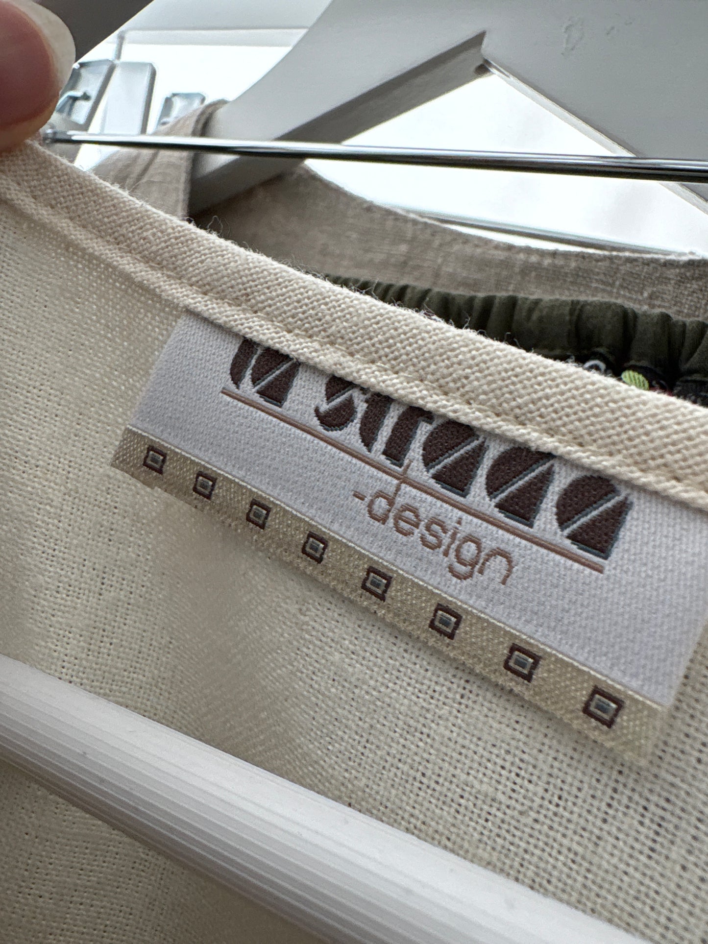 Top off white in croi minimalist din in