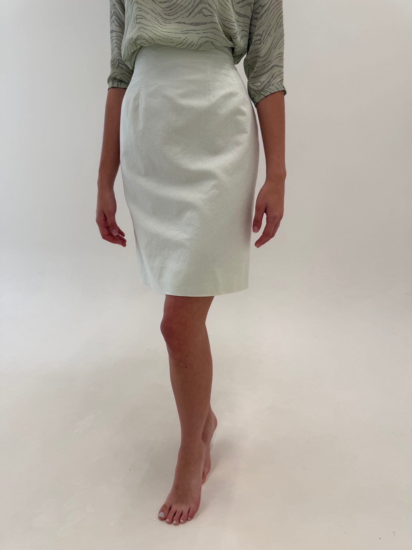 Costum de brand luxury vintage din in cu broderie excepțională