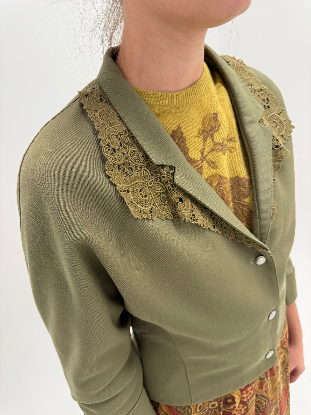 Sacou vintage italian excepțional Sage green cu inserții de macrame în croi cambrat