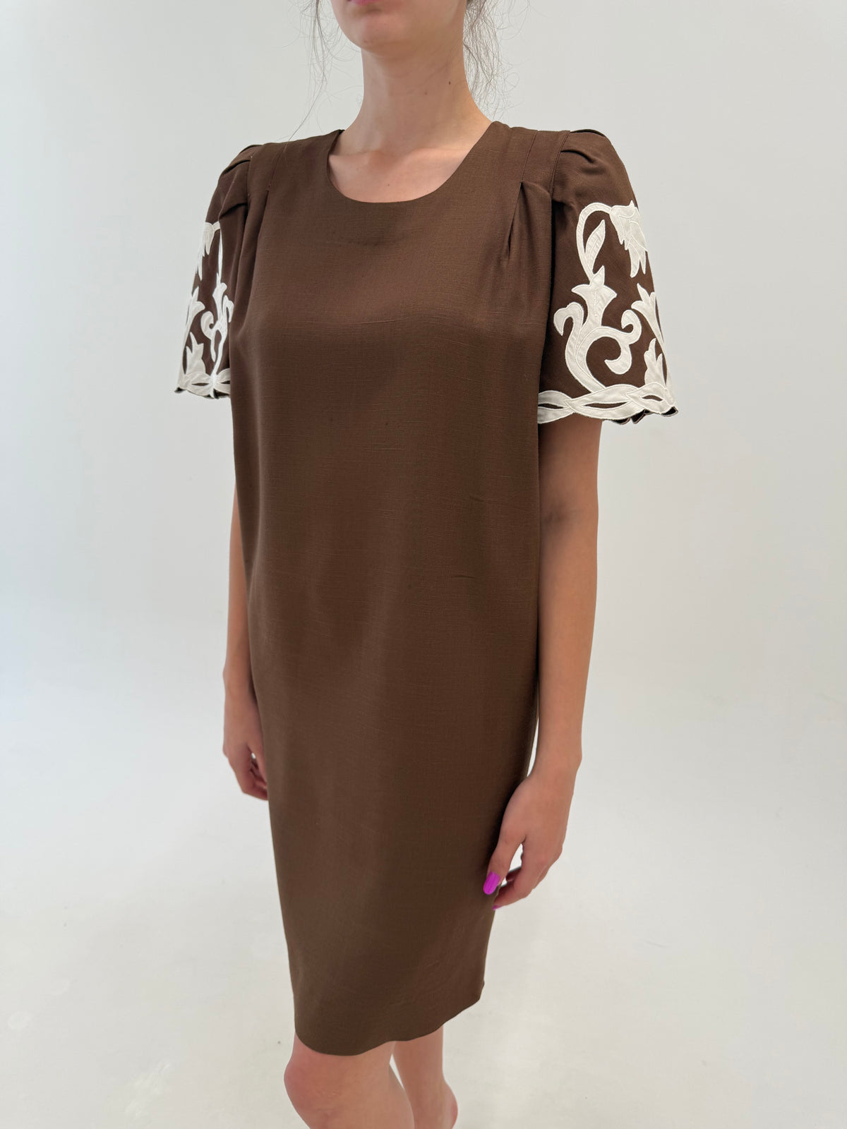Rochie vintage italiană superbă din pânză cu lucrătură elaborată și croi minimalist