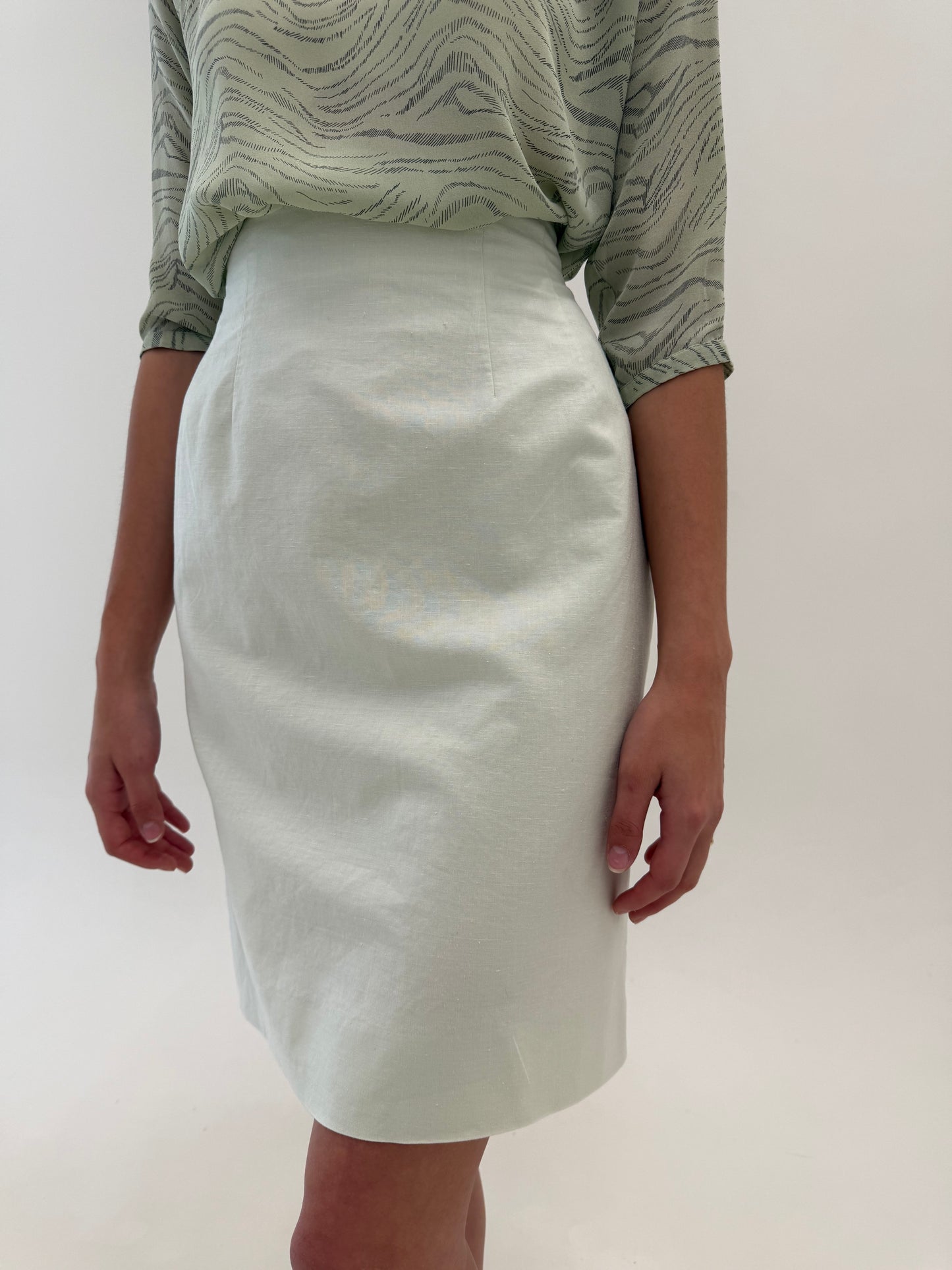 Costum de brand luxury vintage din in cu broderie excepțională