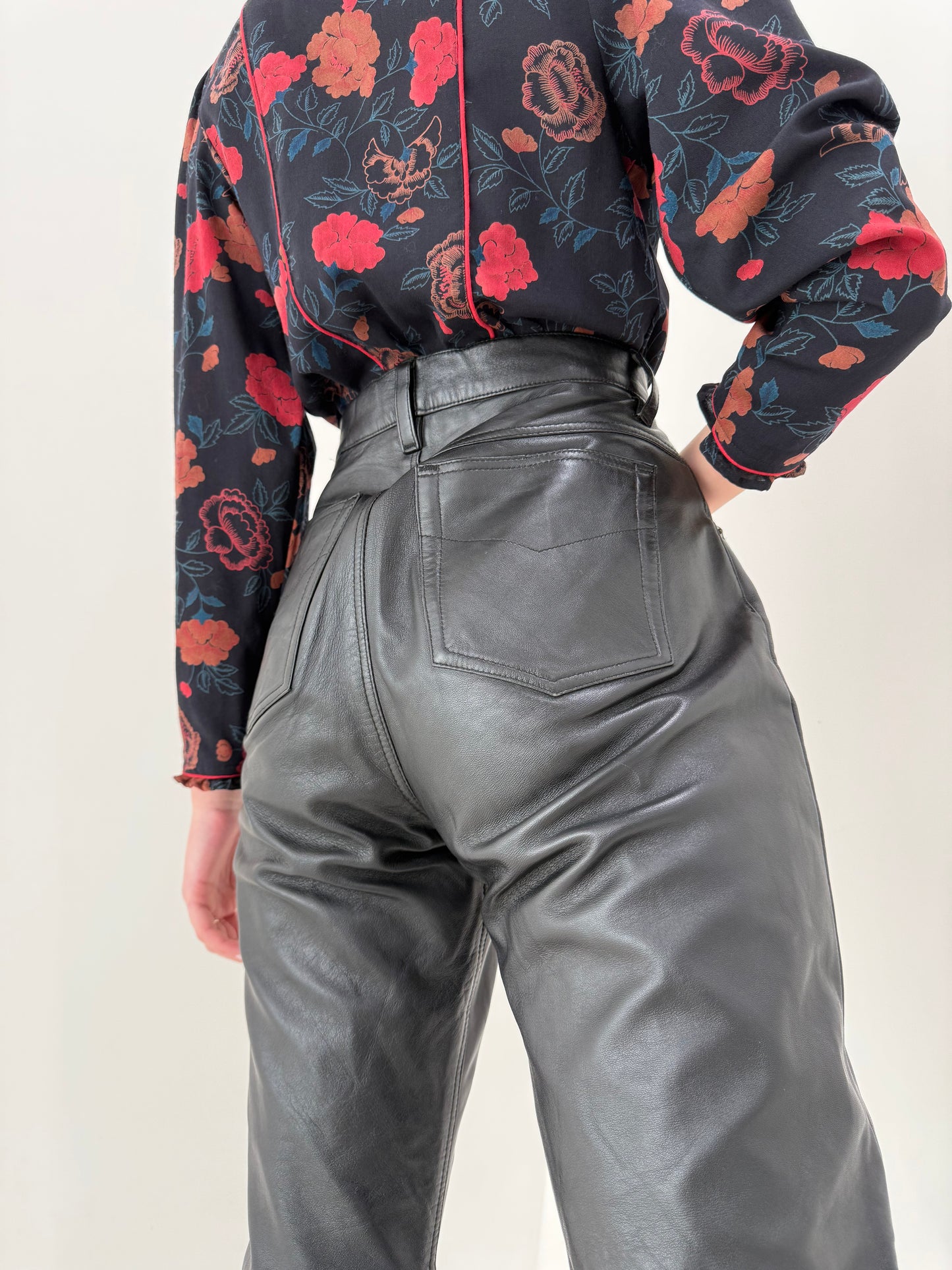 Pantaloni din piele naturală extrem de moale mom fit cu talie ultra înaltă