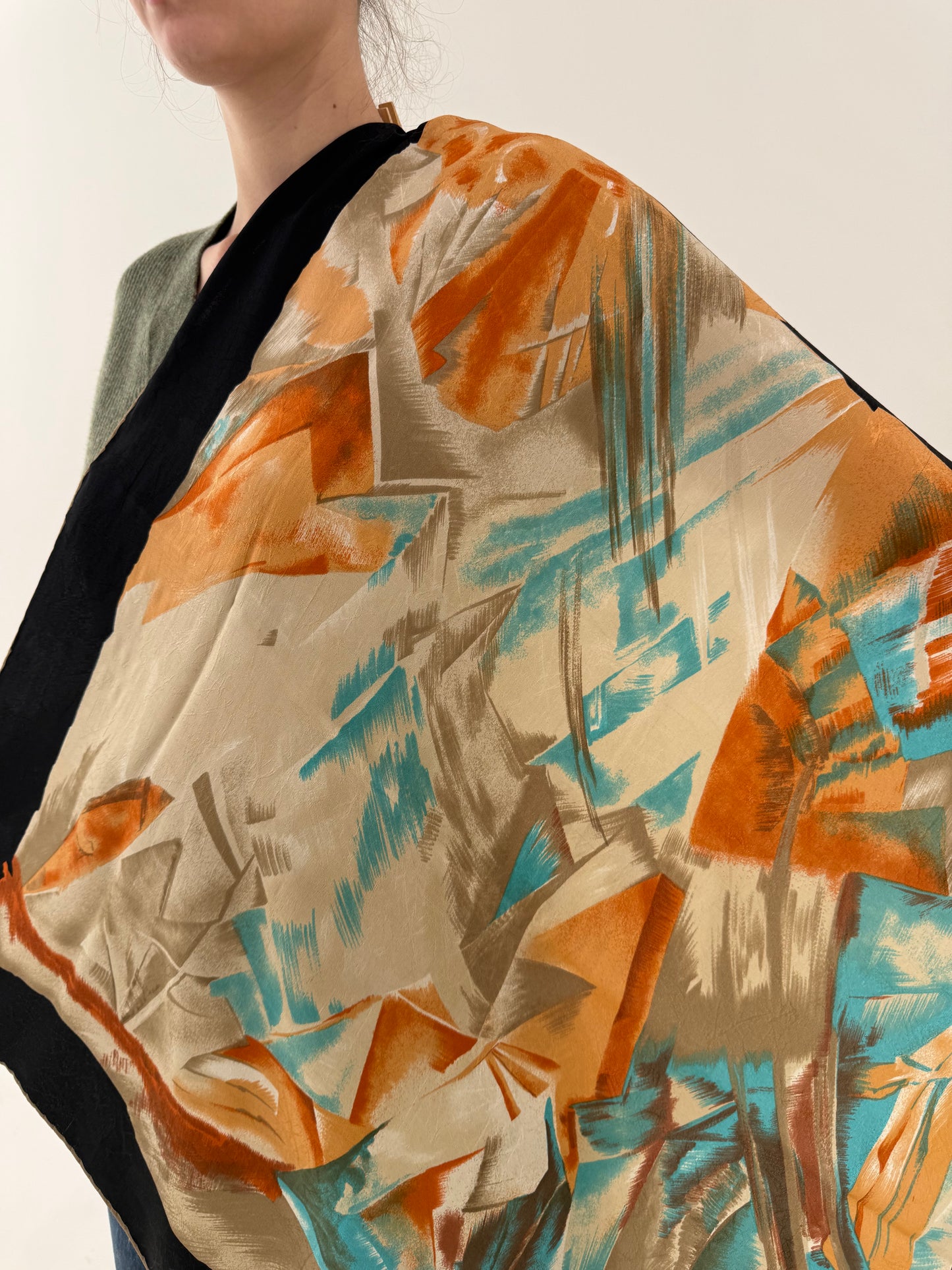 Eșarfă XL din mătase naturală cu paspoal negru