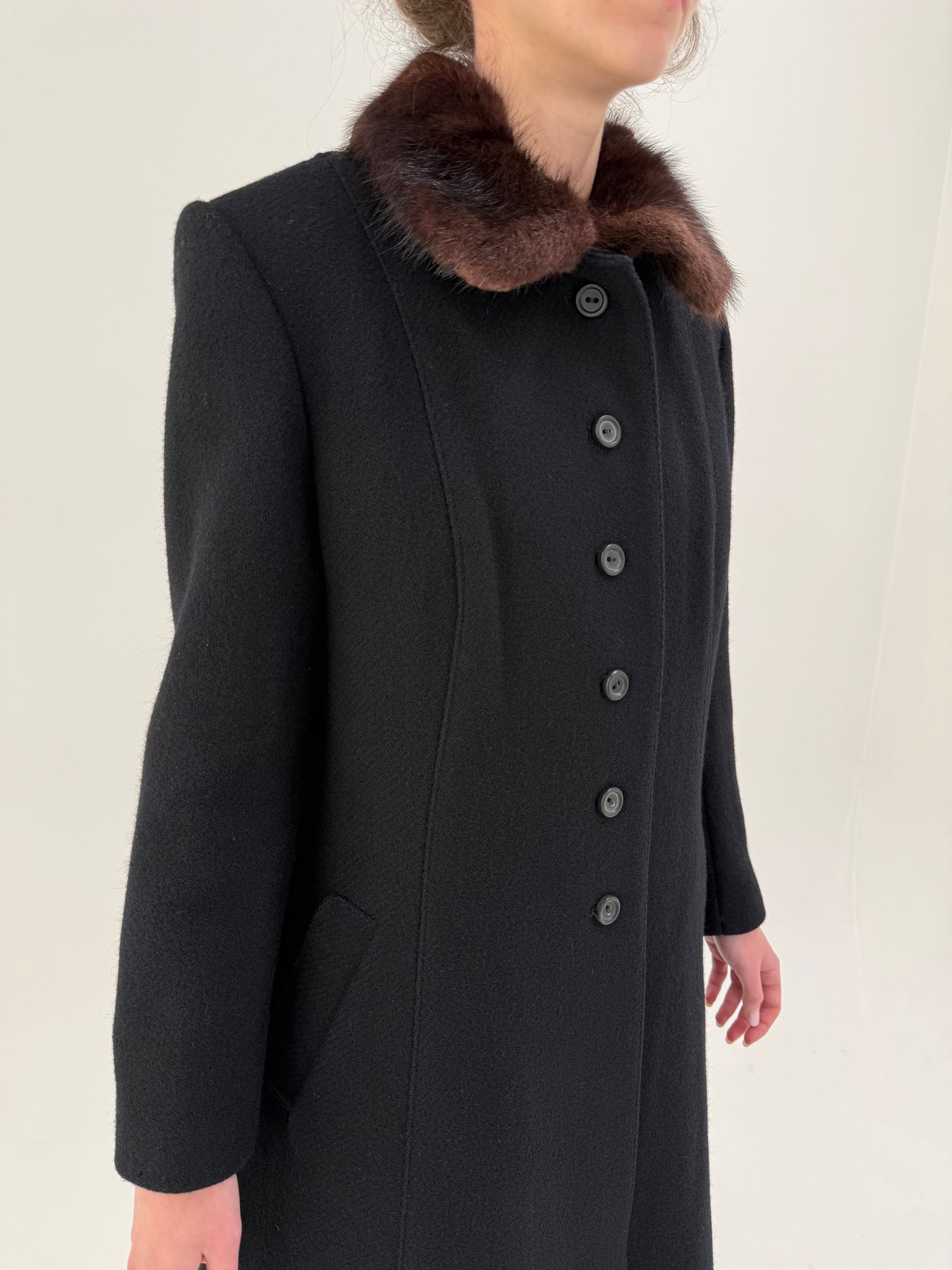 Princess coat cambrat old vintage negru anii 60 cu blana de nurcă