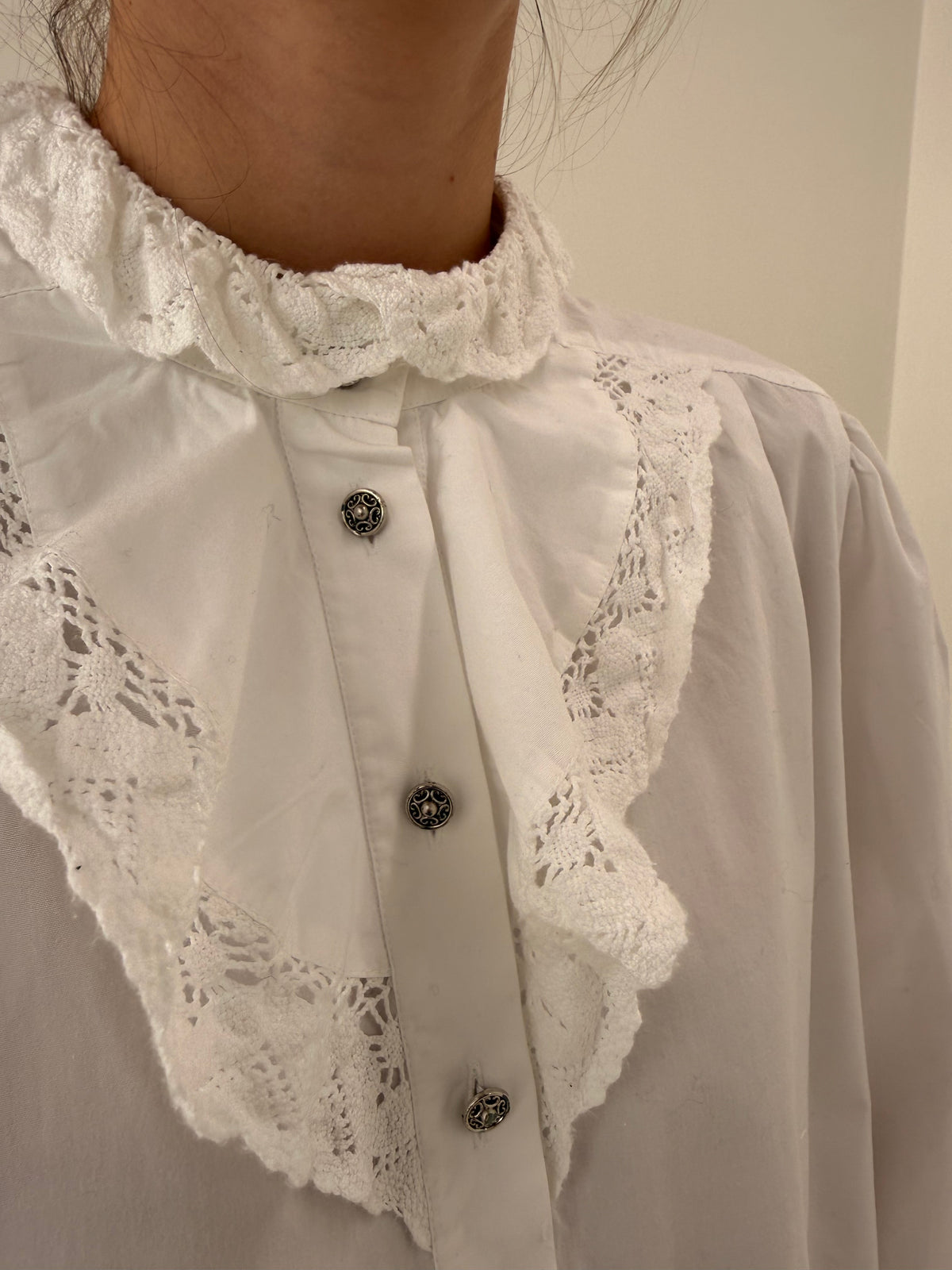 Cămașa vintage petite cu jabou din macrame lucrat manual din bumbac gros