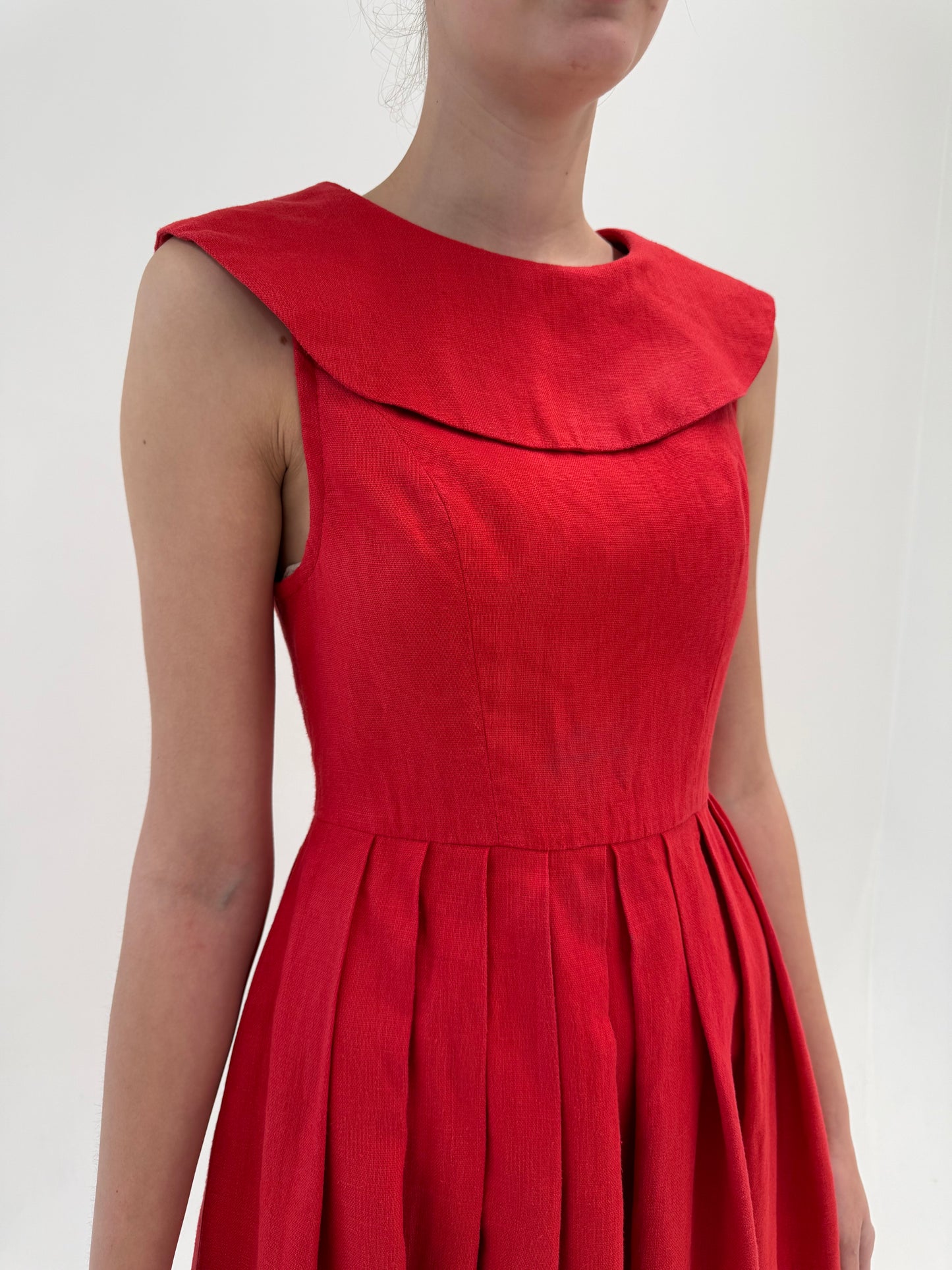 Rochie vintage din panza de in cu corsaj și guler supradimensionat