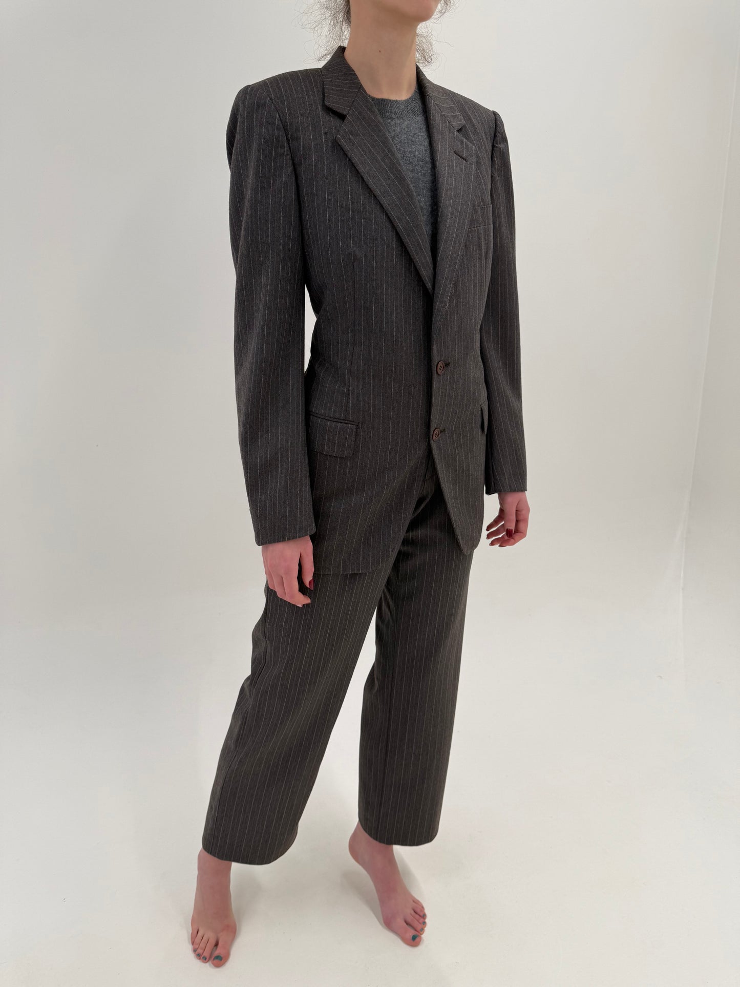 Costum high end italian din stofă luxury Cerutti taupe plină cu dungi fine verticale
