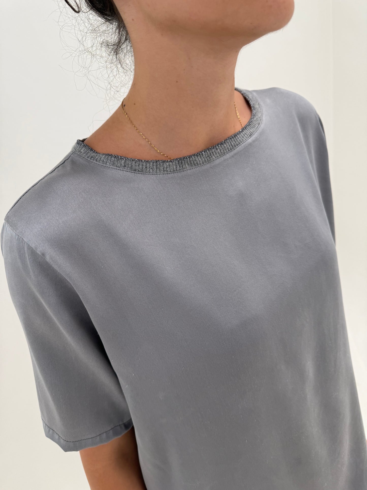 Top ultra luxury Fabiana Filippi din mătase matuala silver gray în croi minimalist