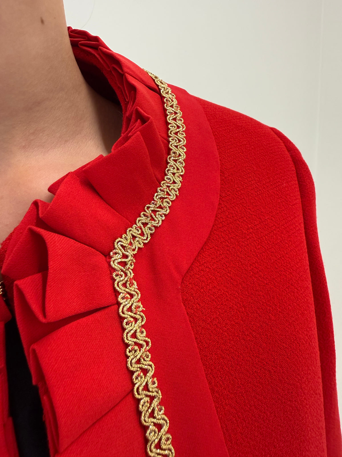 Sacou excepțional în stil Chanel de brand luxury italian roșu tare din lana extrafina