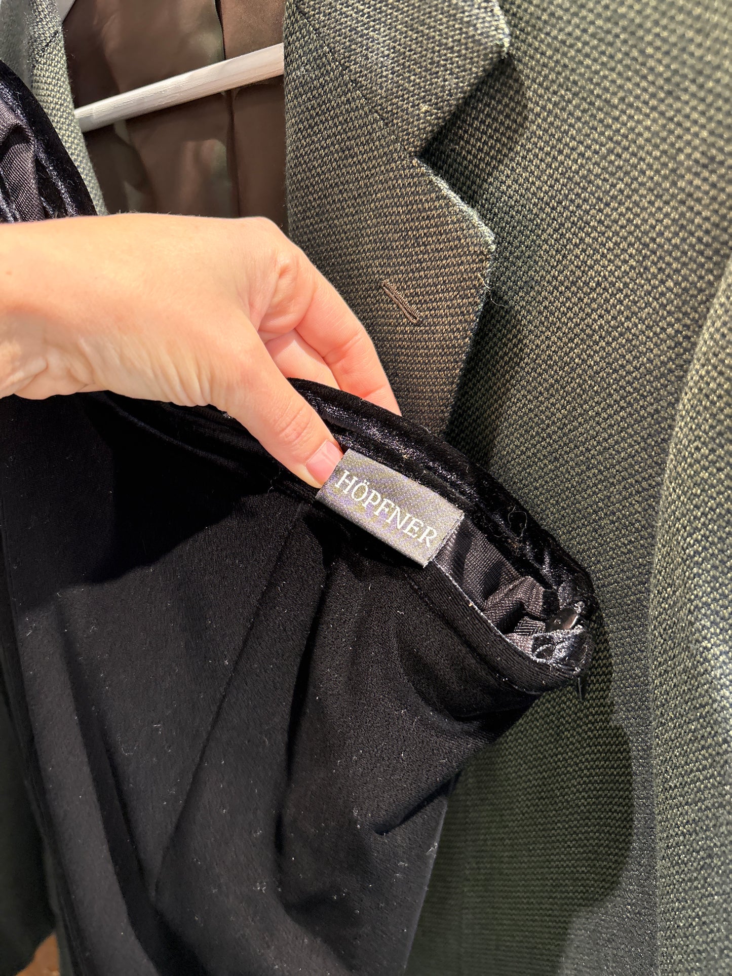 Fustă maxi neagră din catifea excepțională cu șliț lateral