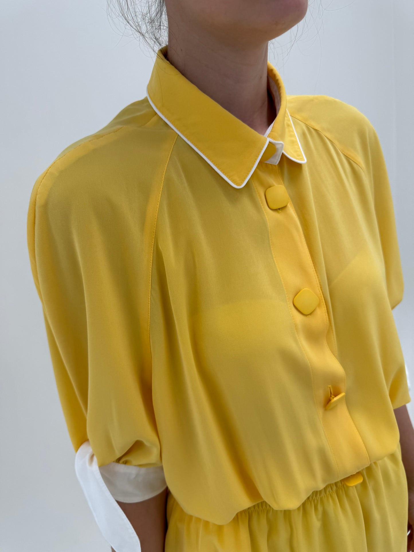 Rochie ultra chic butter yellow cu talie elastică ultra marcată înaltă și buzunare