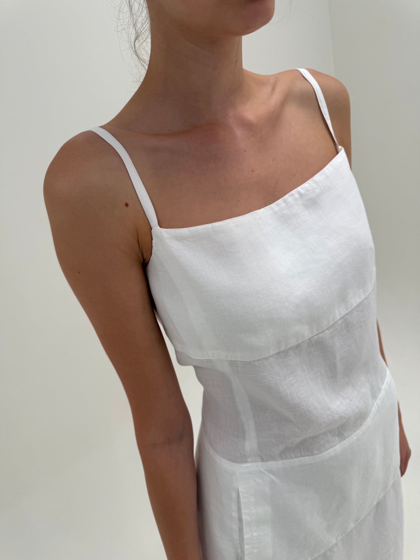 Rochie Max Mara din in pur în croi minimalist cu buzunare