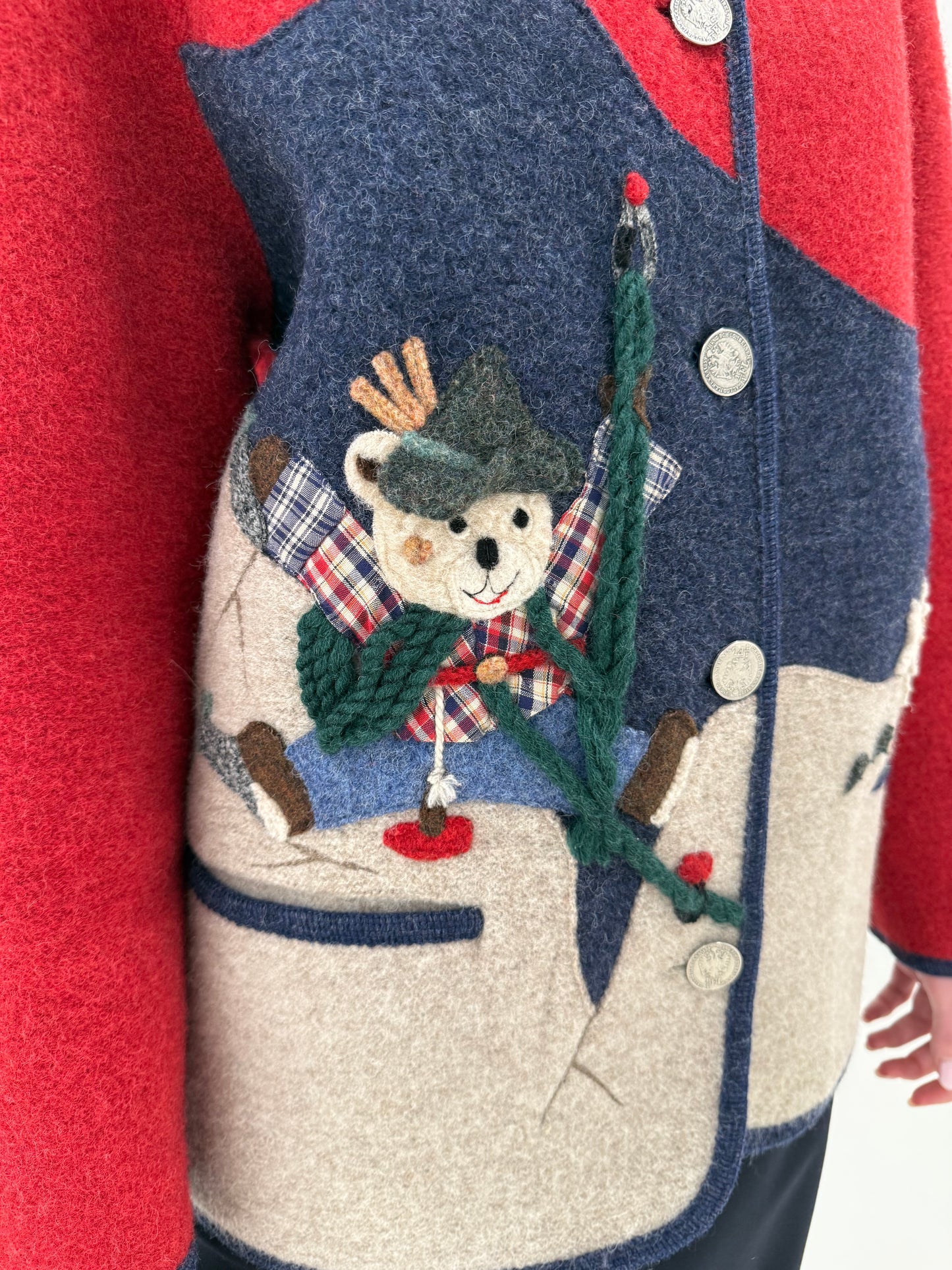 Jacheta groasă din boiled wool confort cu influențe casual și aplicații 3D