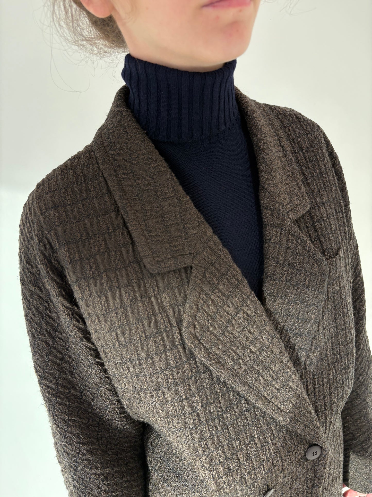 Sacou lung vintage excepțional din stofă waffle dark chocolate brown