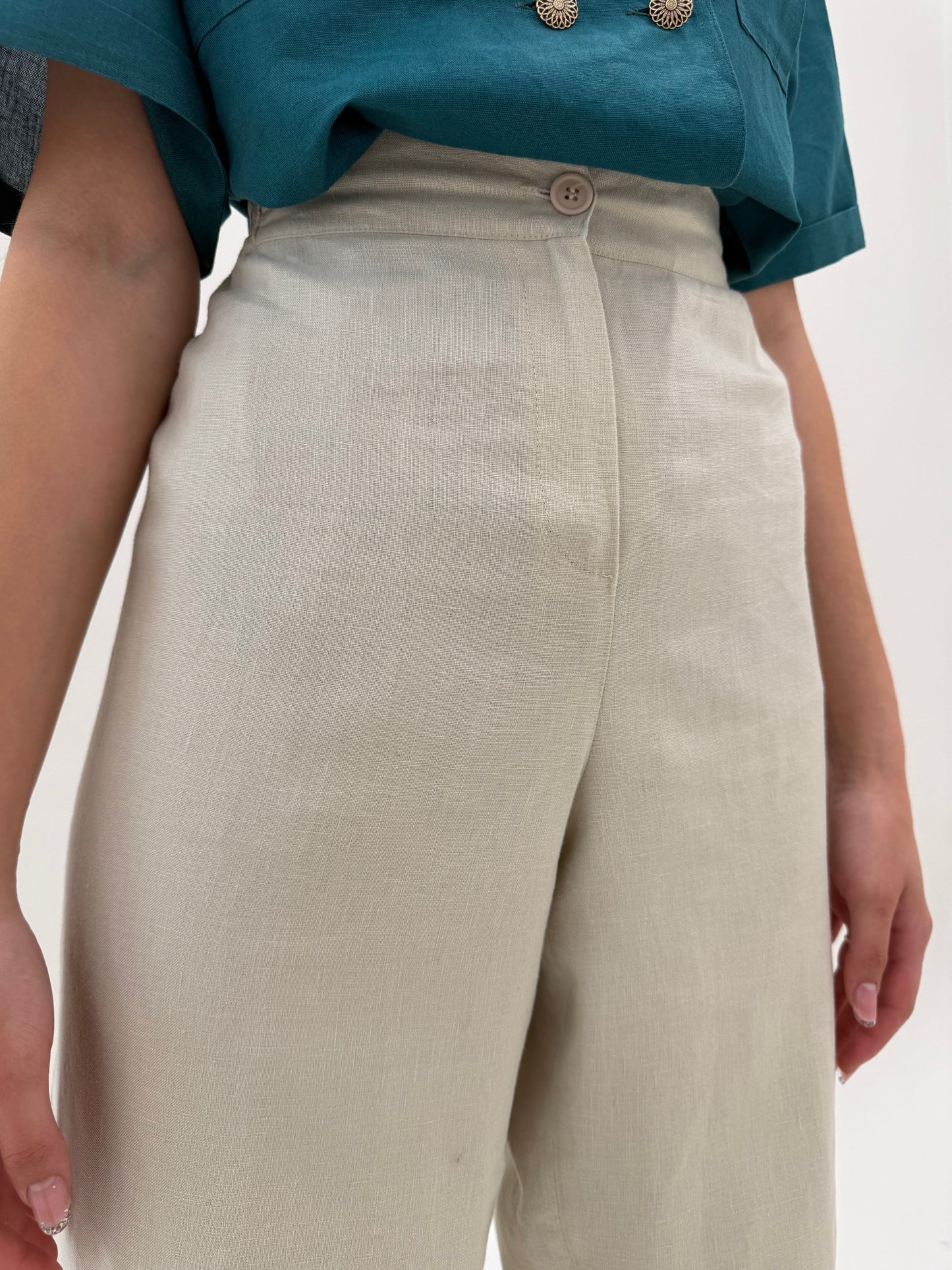 Pantaloni sand nude petite spre palazzo din in