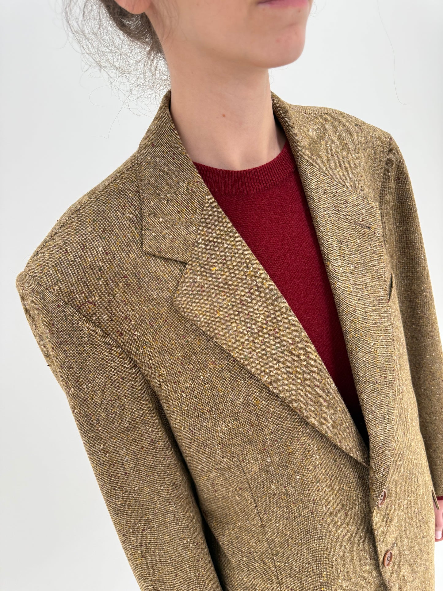 Costum camel ultra luxury bespoke din tweed Donegal de lana extrafina