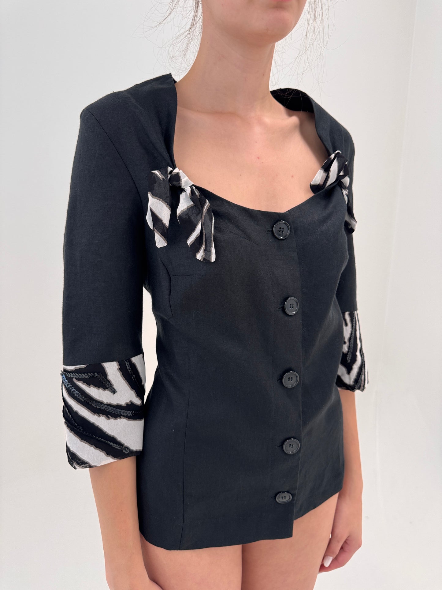 Costum italian din in premium negru cu sacou tip corsaj și pantaloni palazzo