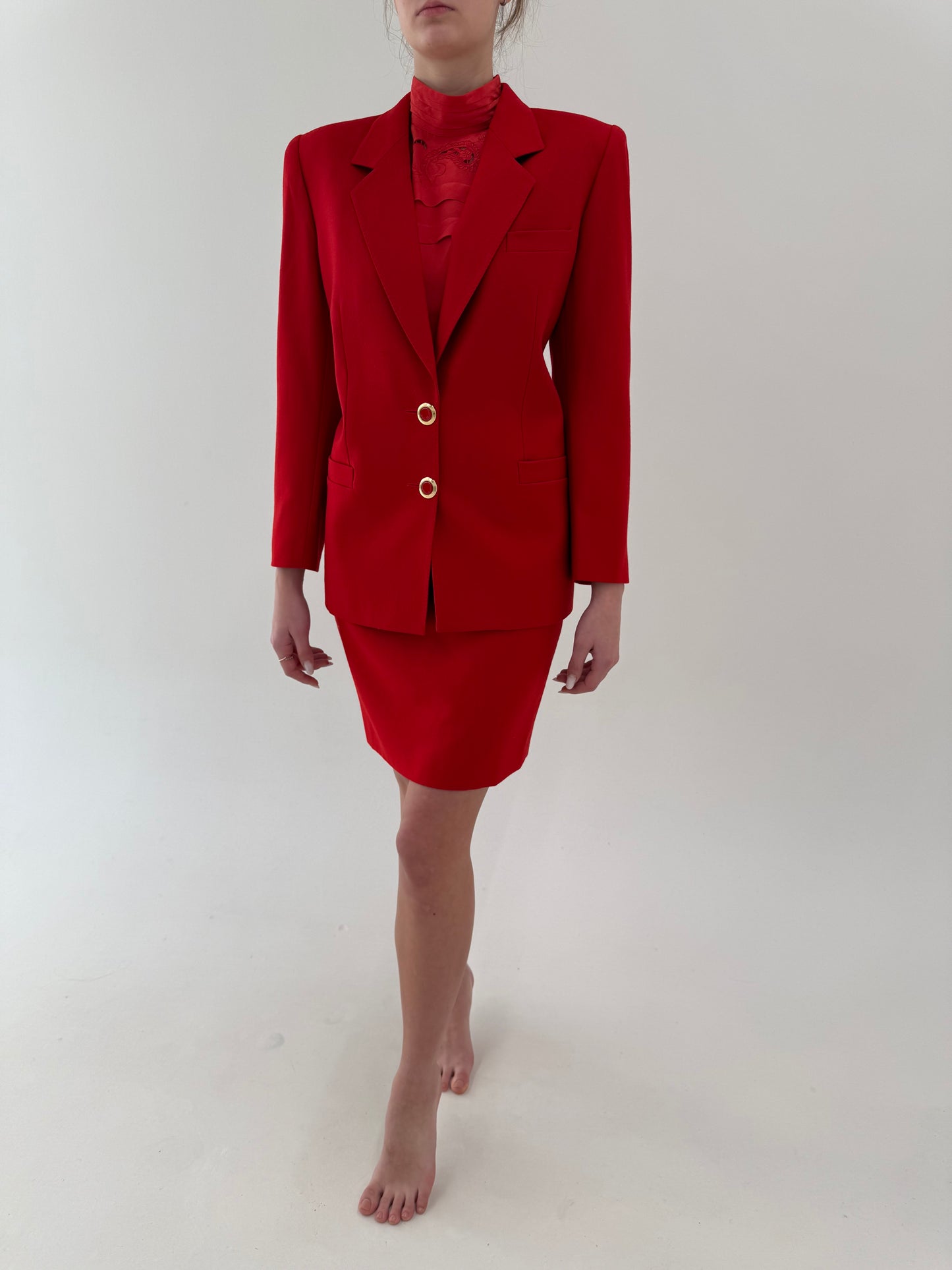 Costum italian premium cherry red cu sacou structurat