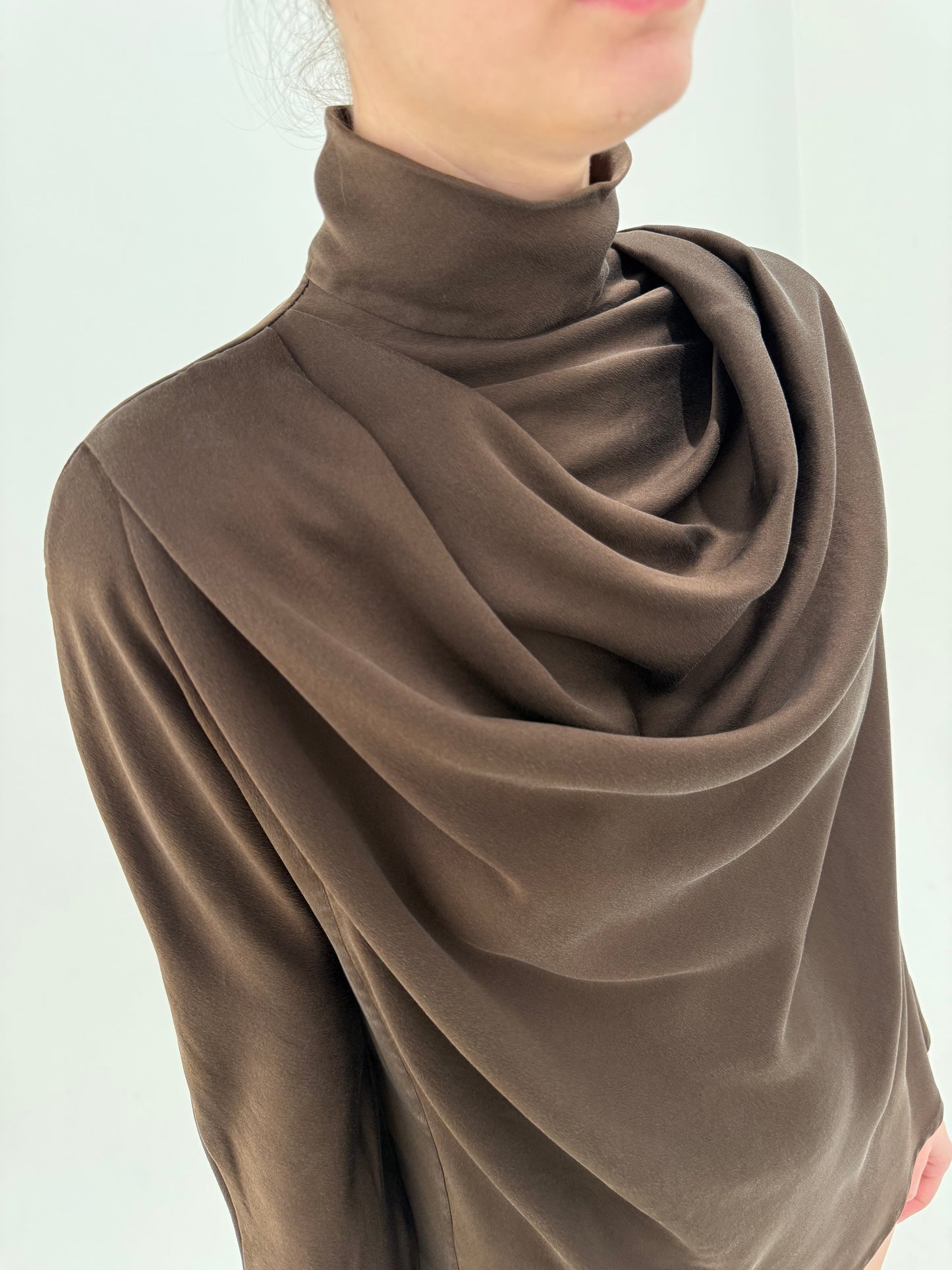 Cămașa luxury Gianfranco Ferre din mătase naturală cu bust drapat