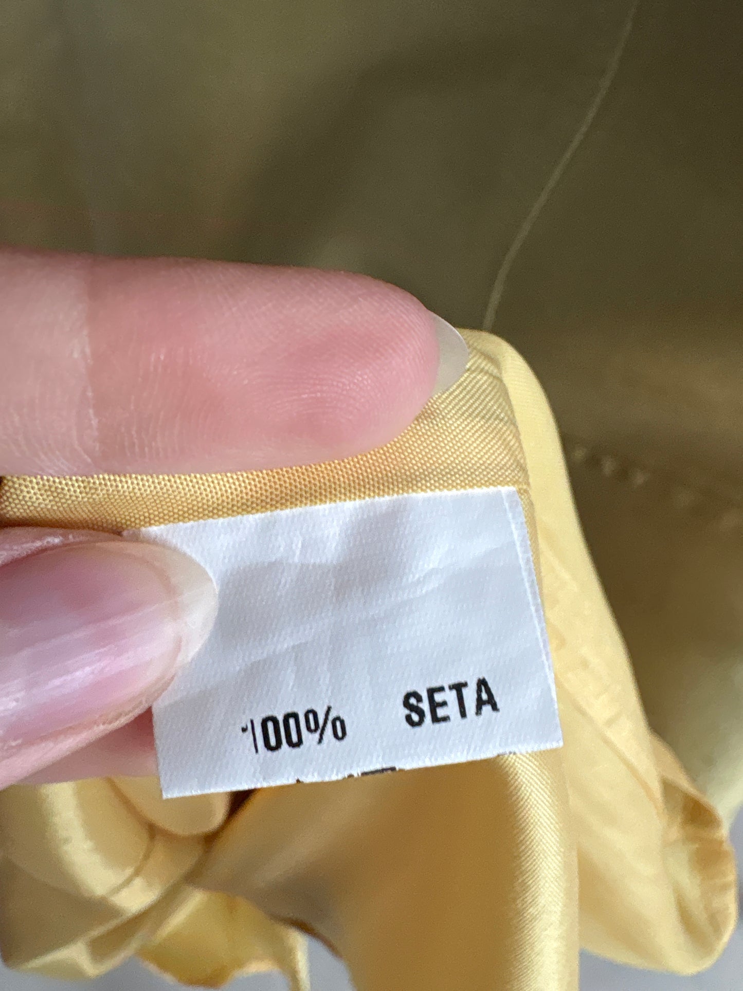 Rochie italiană din mătase naturală ușor structurată muted chartreuse în croi clasic