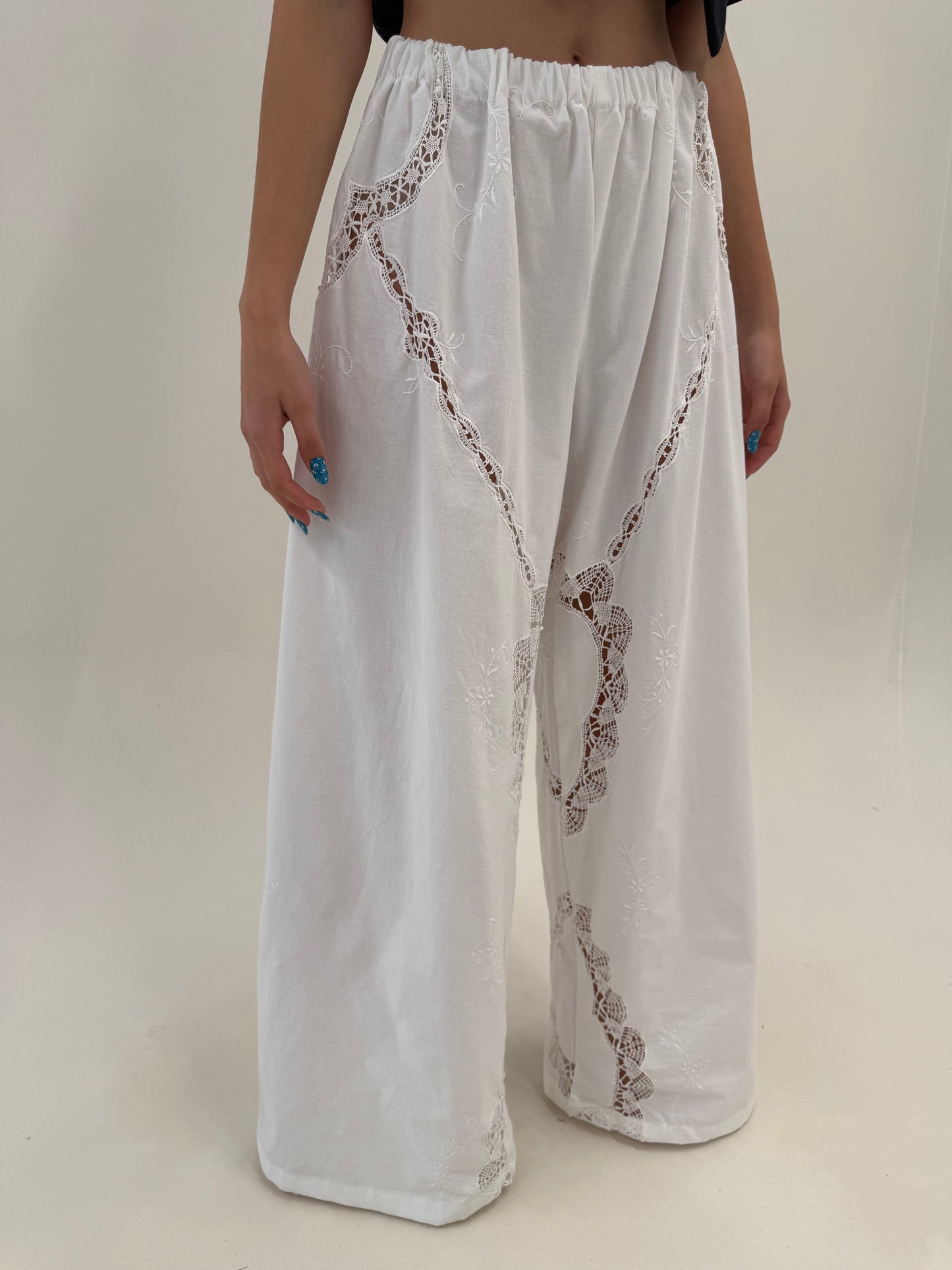 Pantaloni palazzo bijuterie cu broderie manuală excepțională și macrame lucrat manual