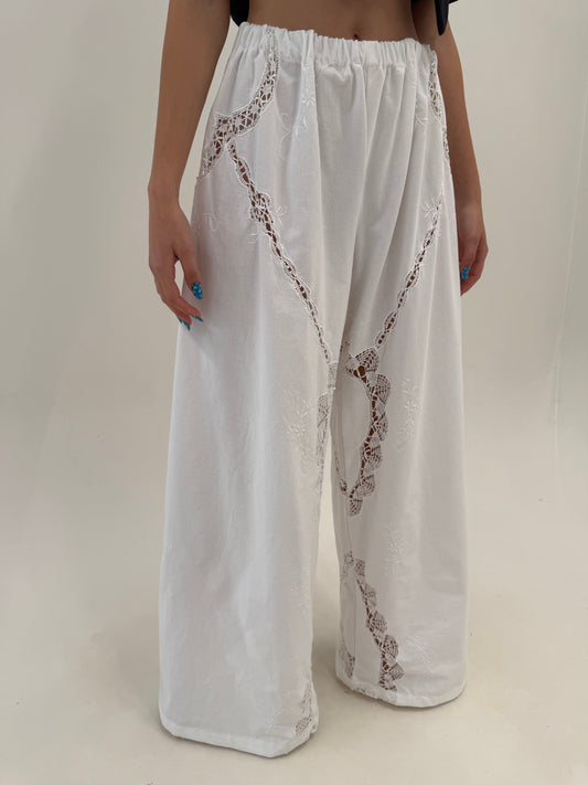 Pantaloni palazzo bijuterie cu broderie manuală excepțională și macrame lucrat manual
