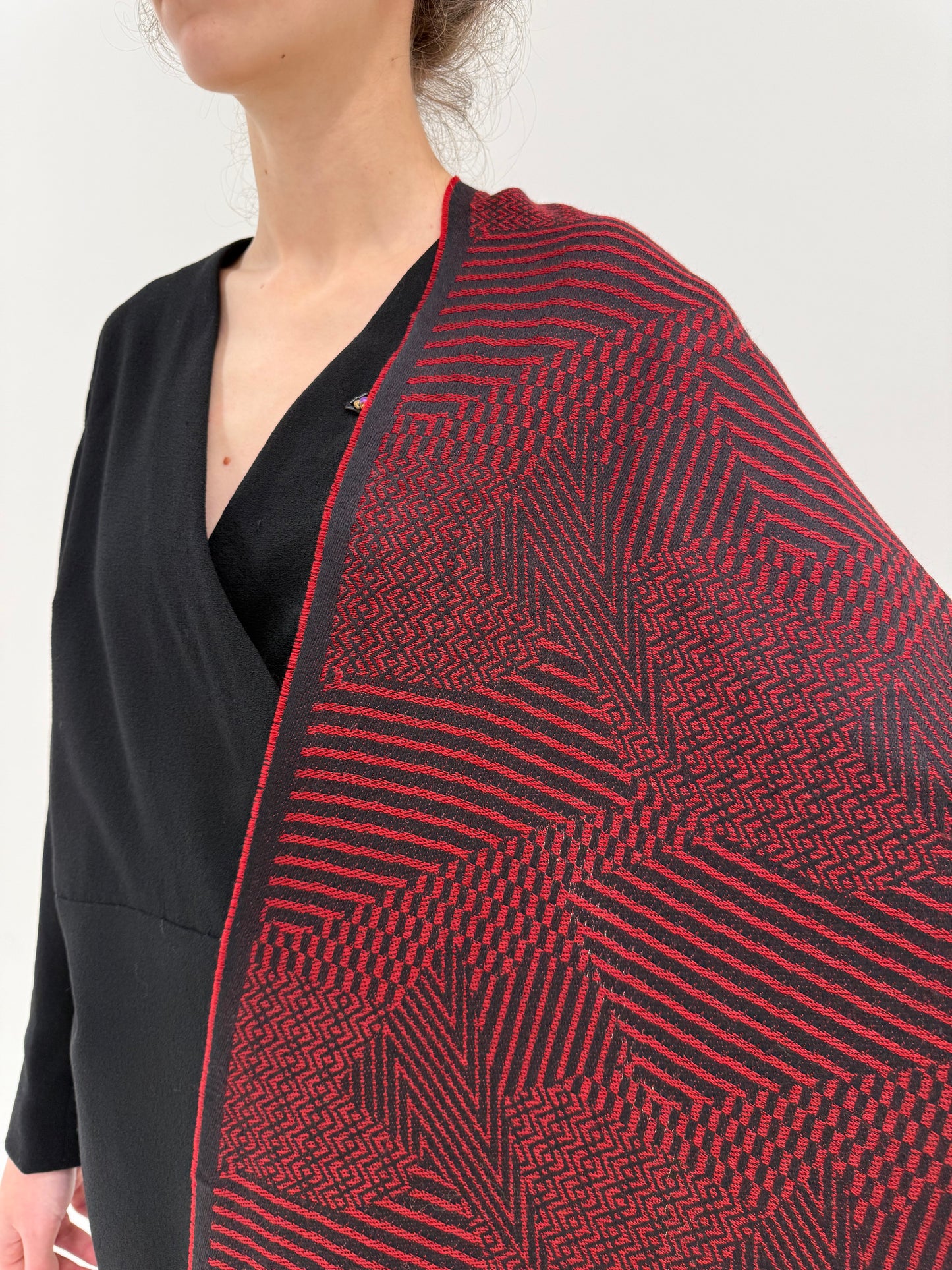 Shawl Versace XXL gros din cașmir dark red cu negru și print specific brandului