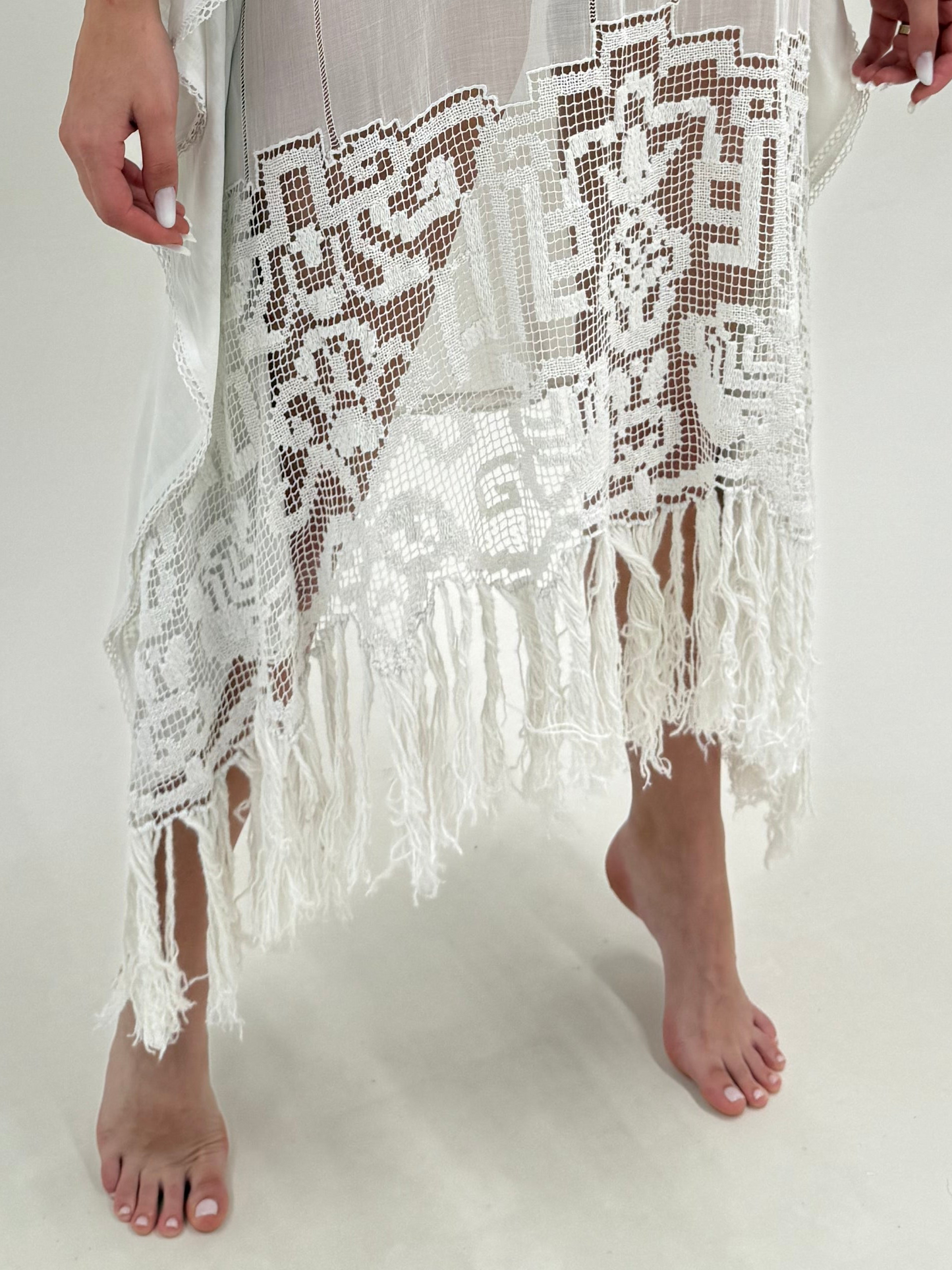 Kaftan ultra vaporos luxury lucrat manual cu macrame și broderie
