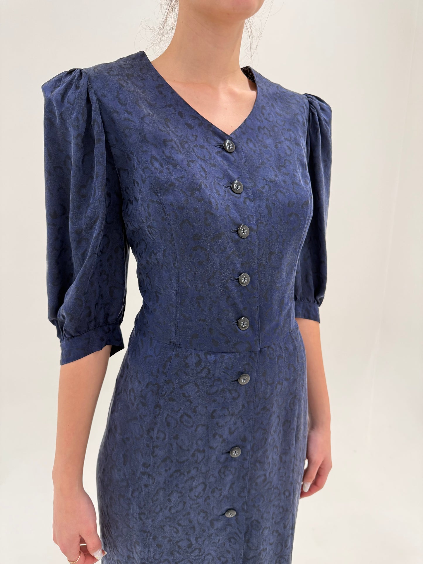 Rochie vintage cu corsaj și mâneci ușor bufante din material luxury