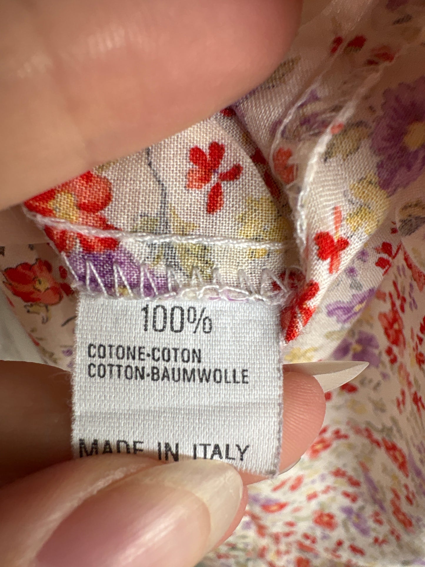 Cămașa vintage din panzica de bumbac cu umeri bufanți și print floral delicat