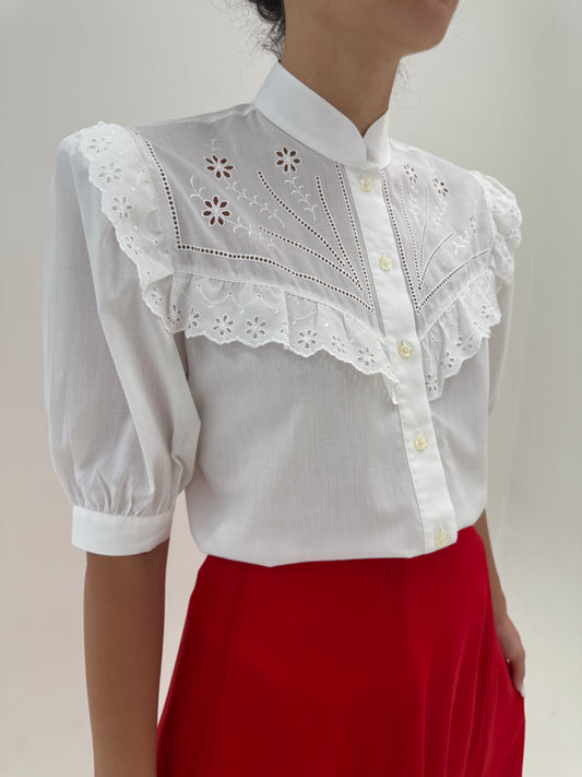 Cămașa vintage cu broderie , dantelă și umeri bufanți din bumbac premium