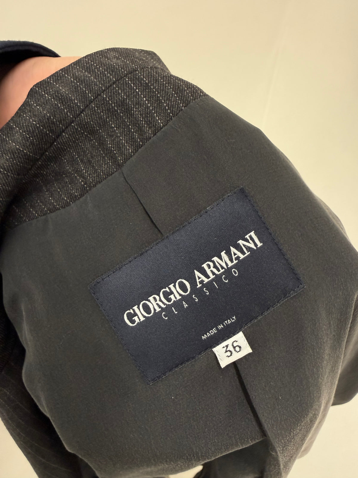 Sacou ultra luxury Giorgio Armani din lana de extrafina și interior 100% mătase naturală