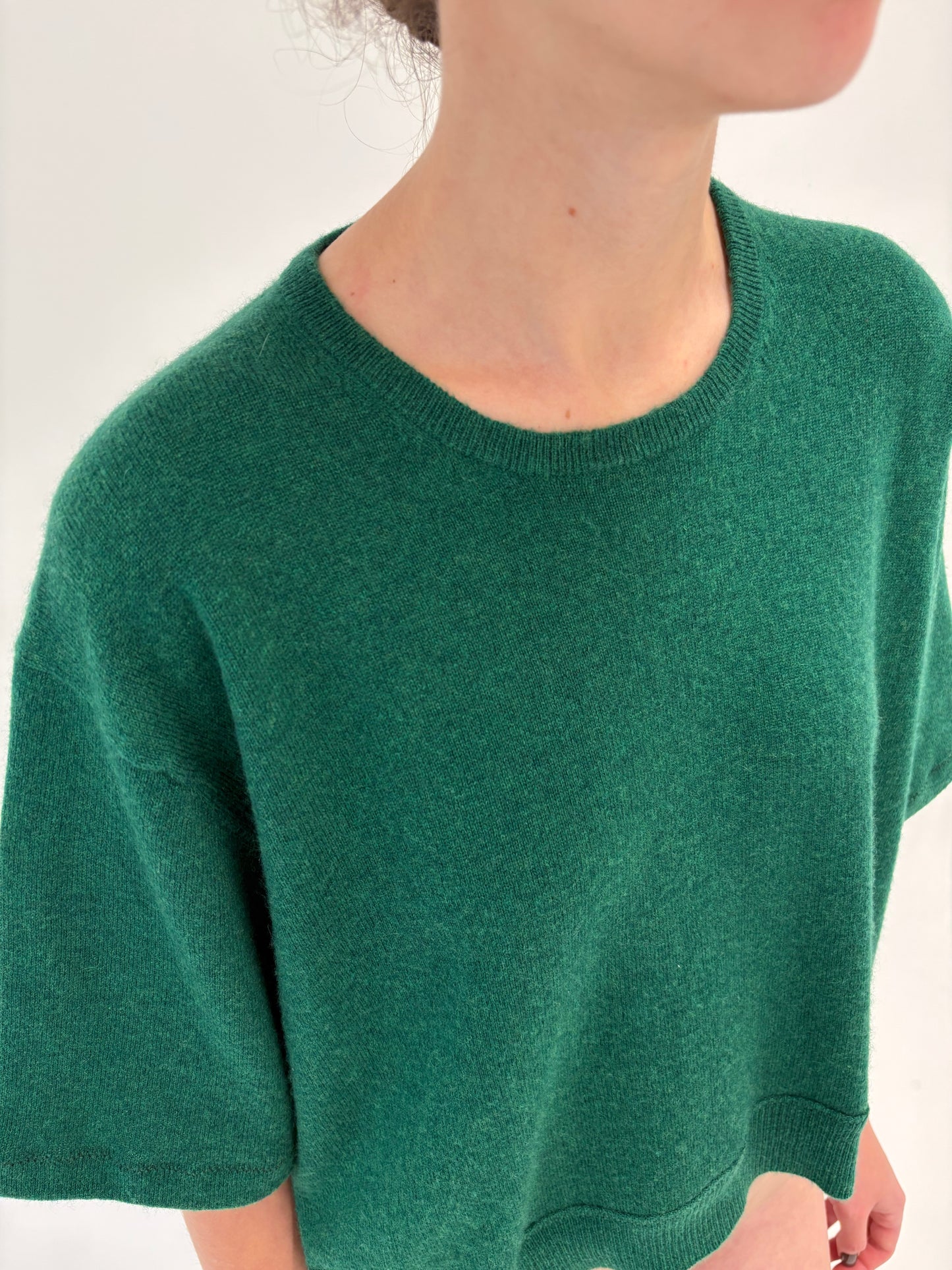Top verde smarald din cașmir multiply in croi ușor cropped oversized