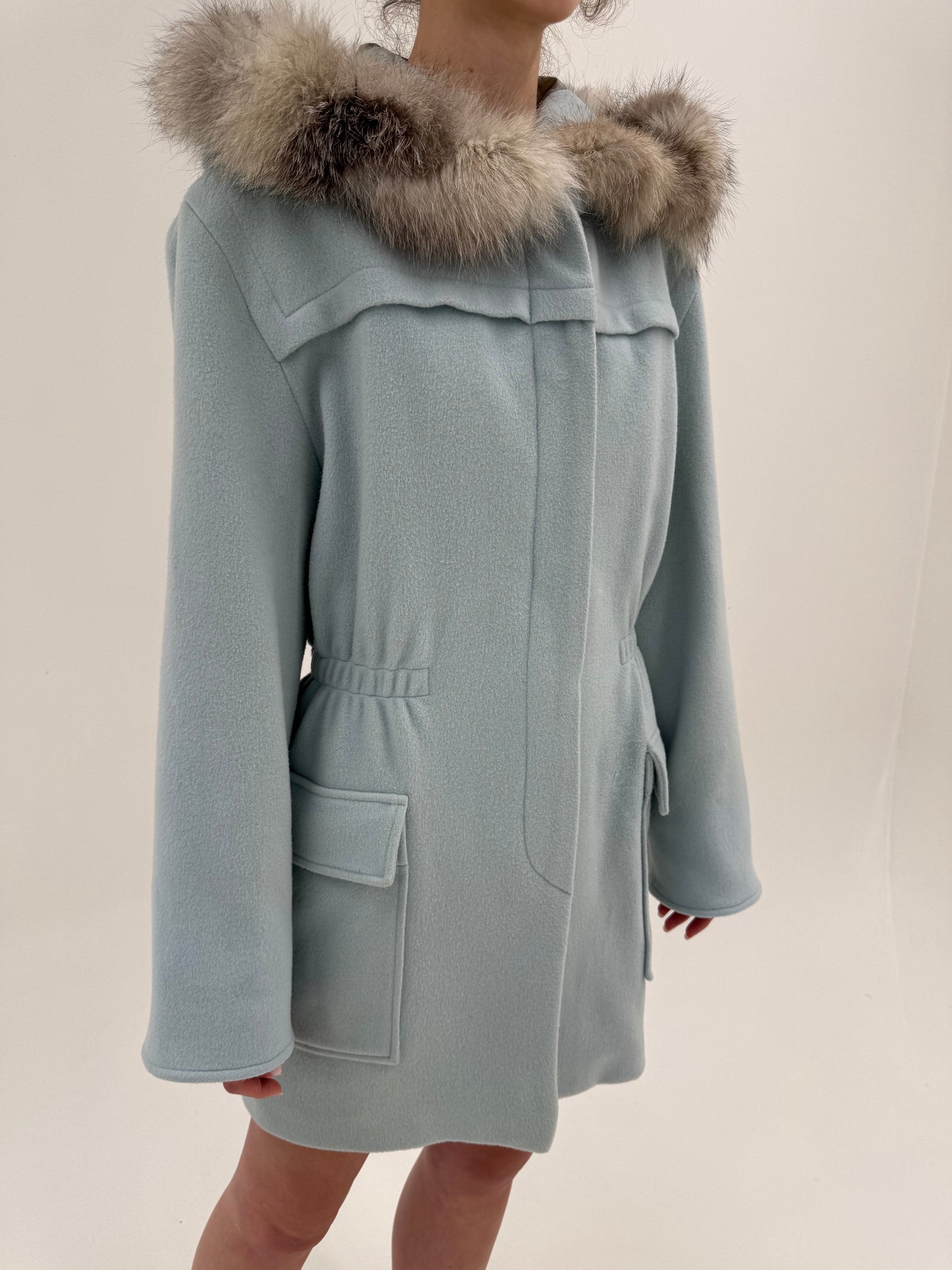 Parka vintage baby blue cu blană de vulpe argintie din lana excepțională