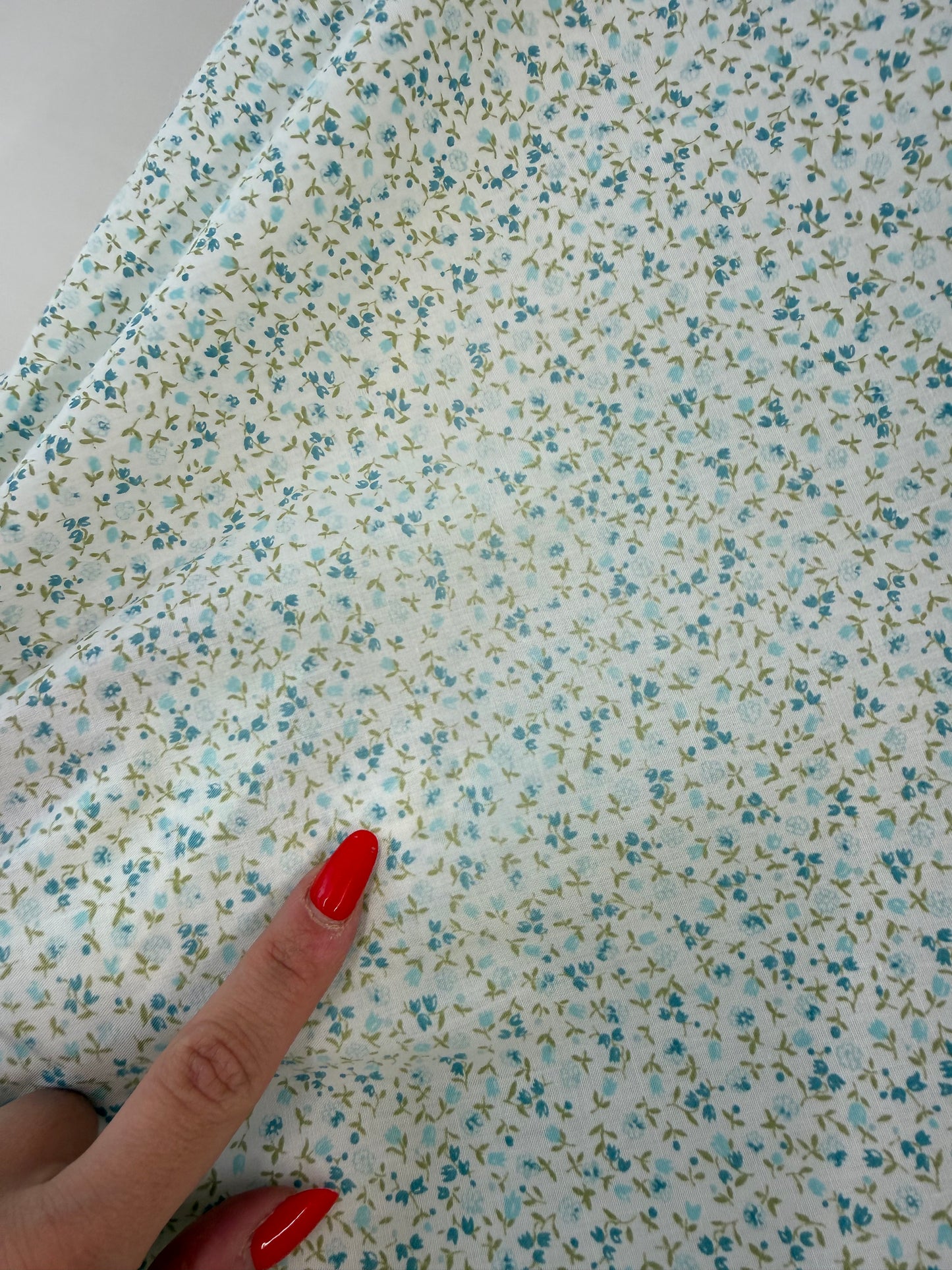 Cămașa vintage din panzica de bumbac cu print floral delicat