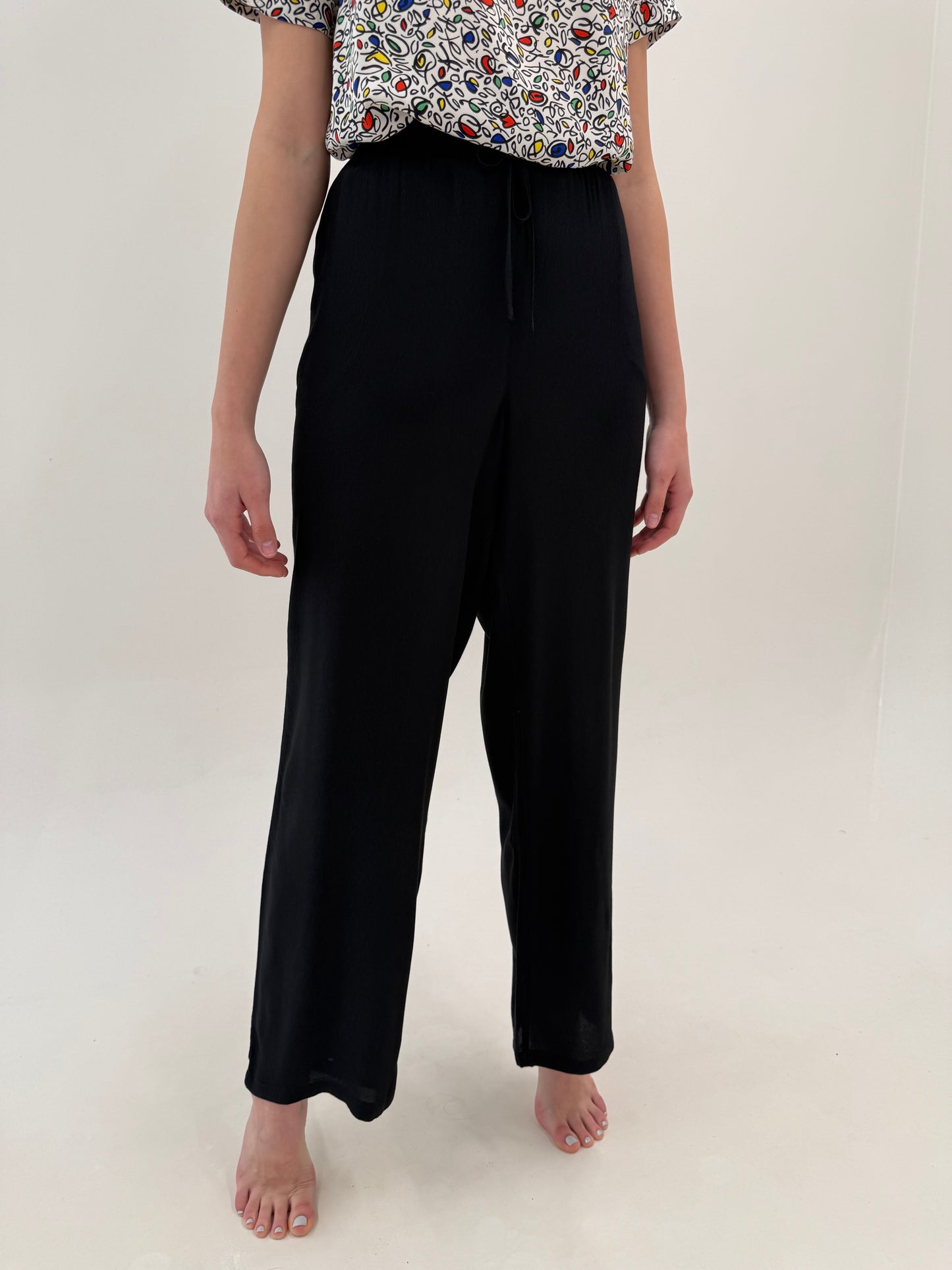 Pantaloni tall negri în croi drept din crep cu talie ultra înaltă elastică
