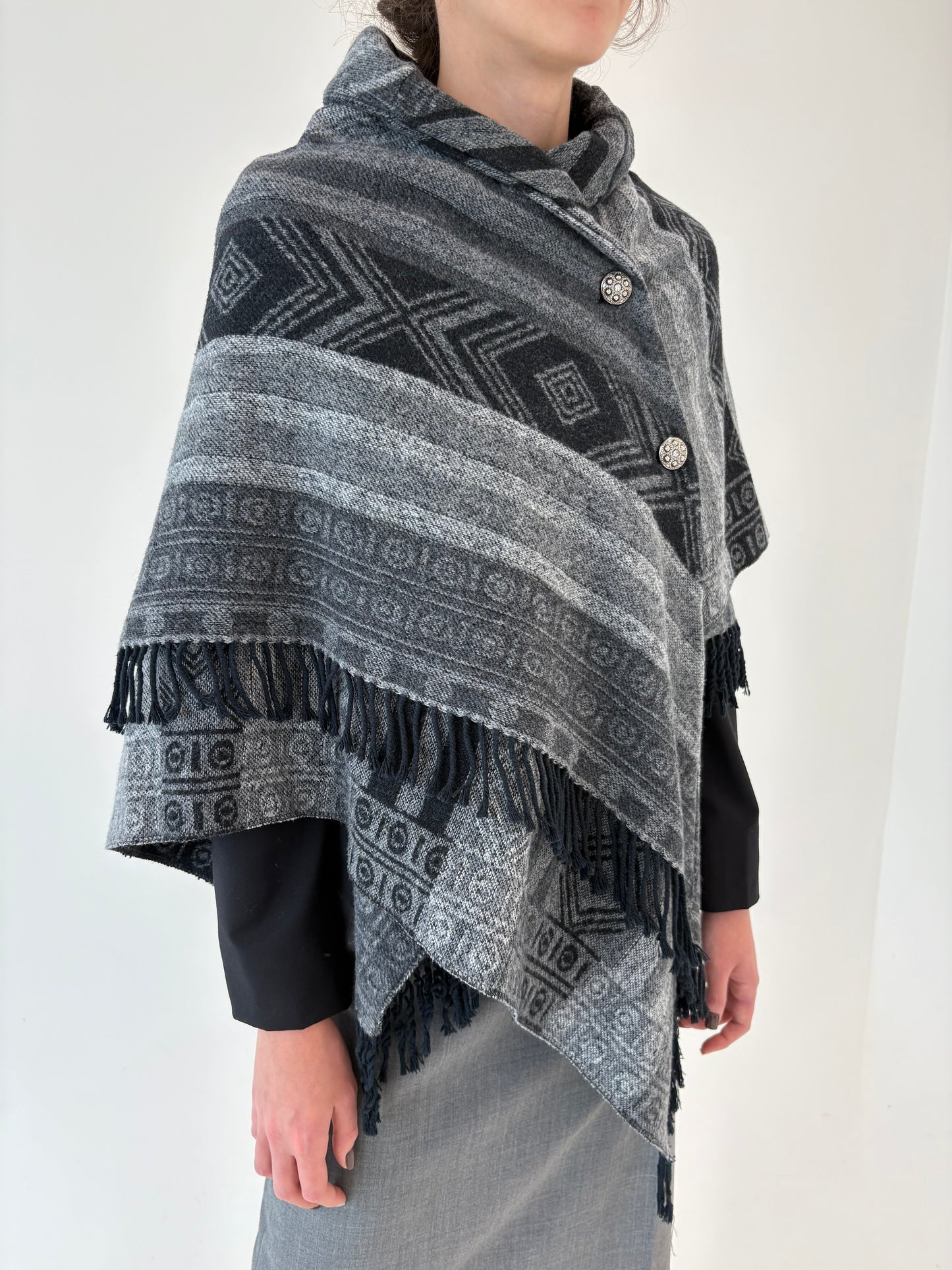 Capa dublată din lana extrafina în minate de gri