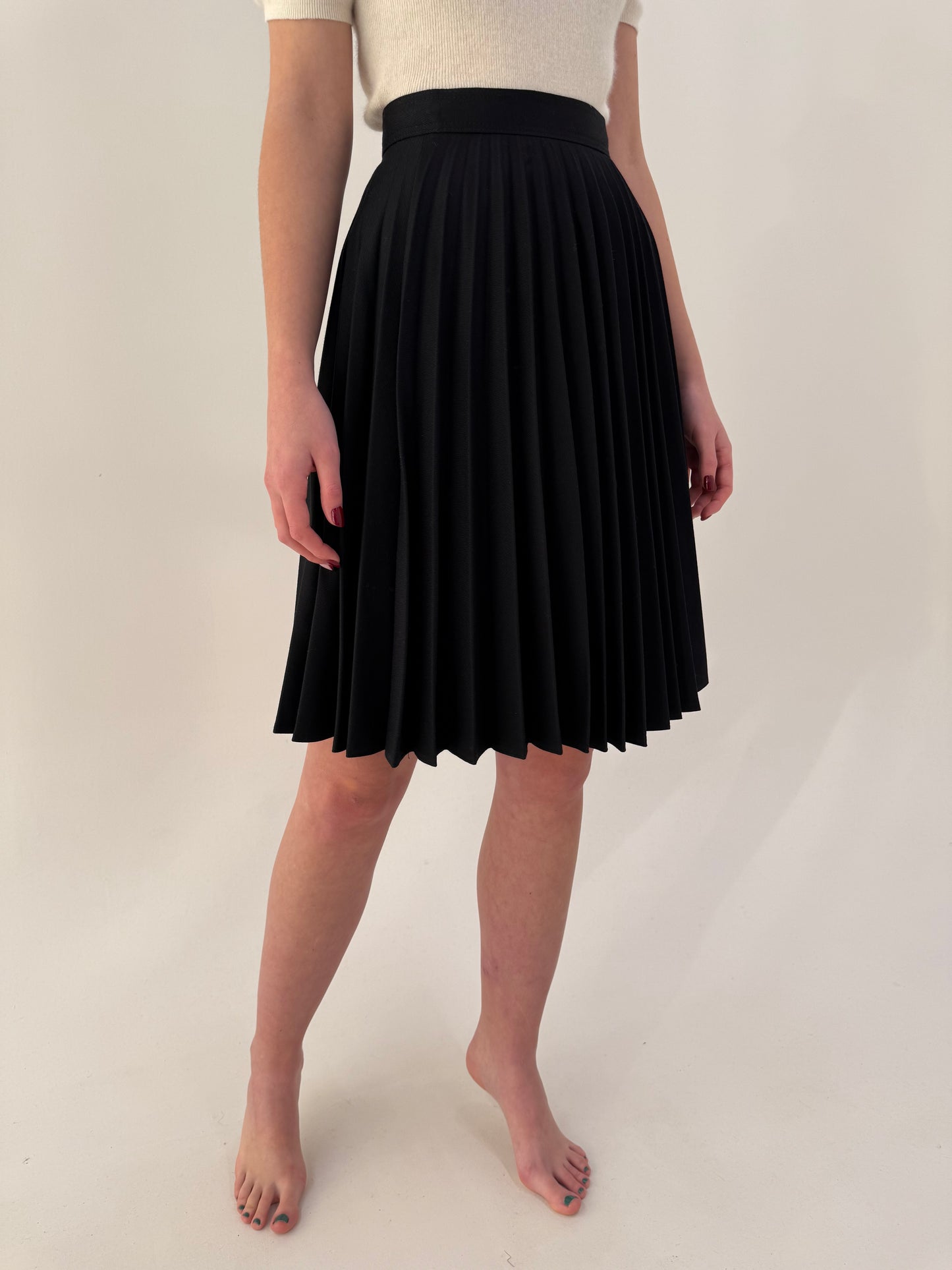 Fustă neagra vintage plisată din lana extrafina cu talie ultra înaltă