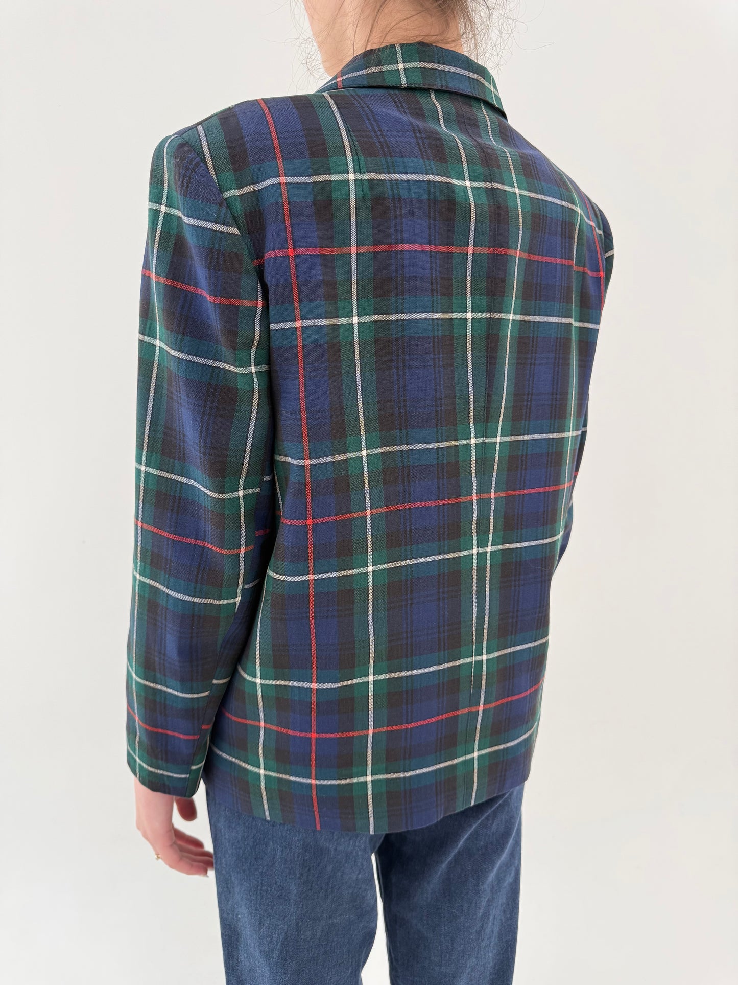 Sacou în carouri cu închidere dublă din stofita lightweight și culori clasice