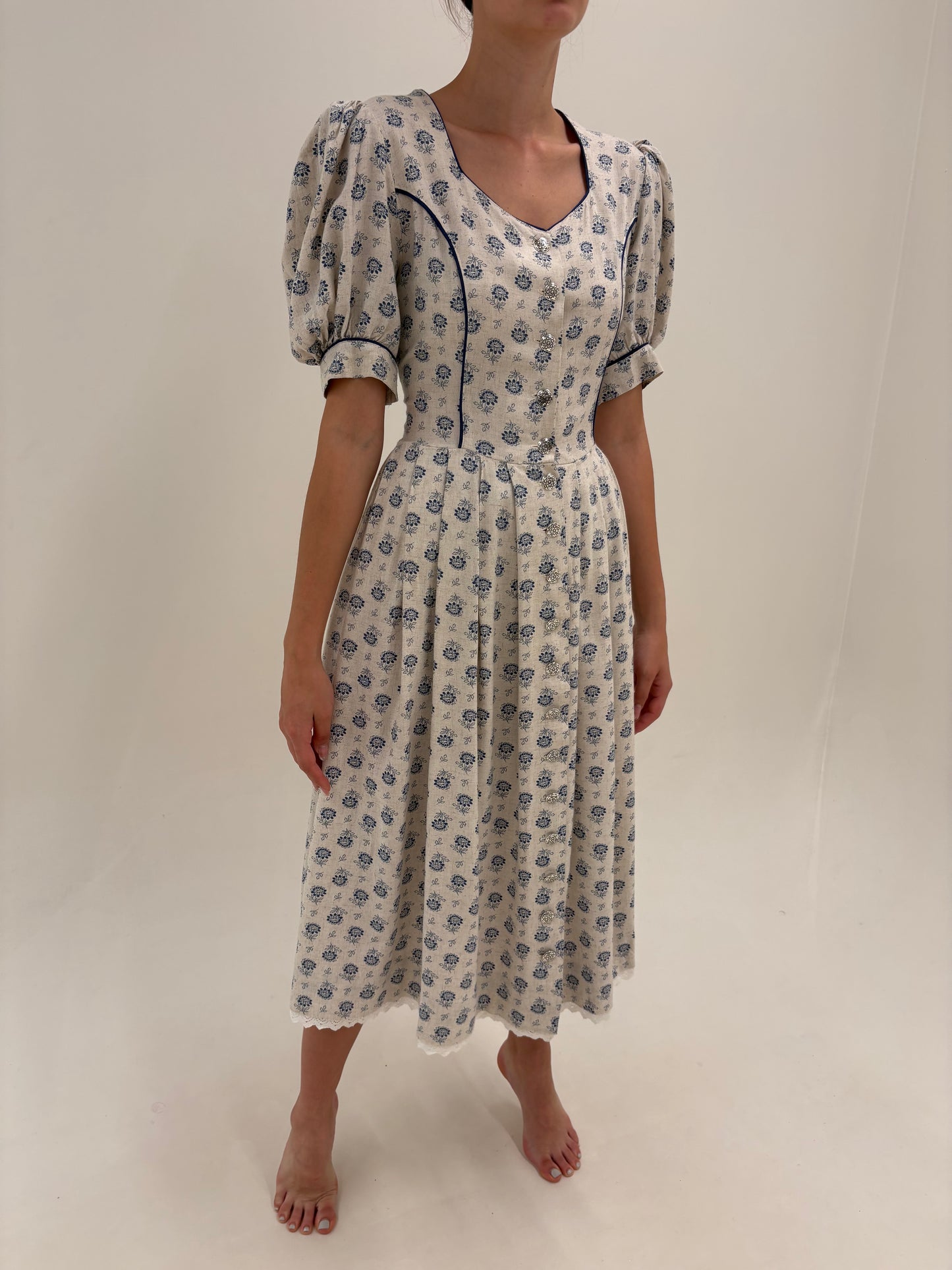 Rochie vintage cu corsaj și umeri bufanți din pânză de in și bumbac  sand nude