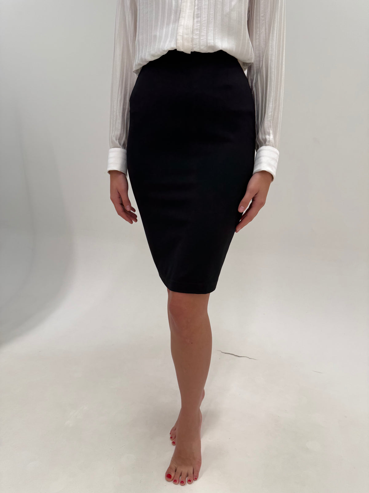 Fustă Max Mara neagră creion din stofita ultra modelatoare de lana fina