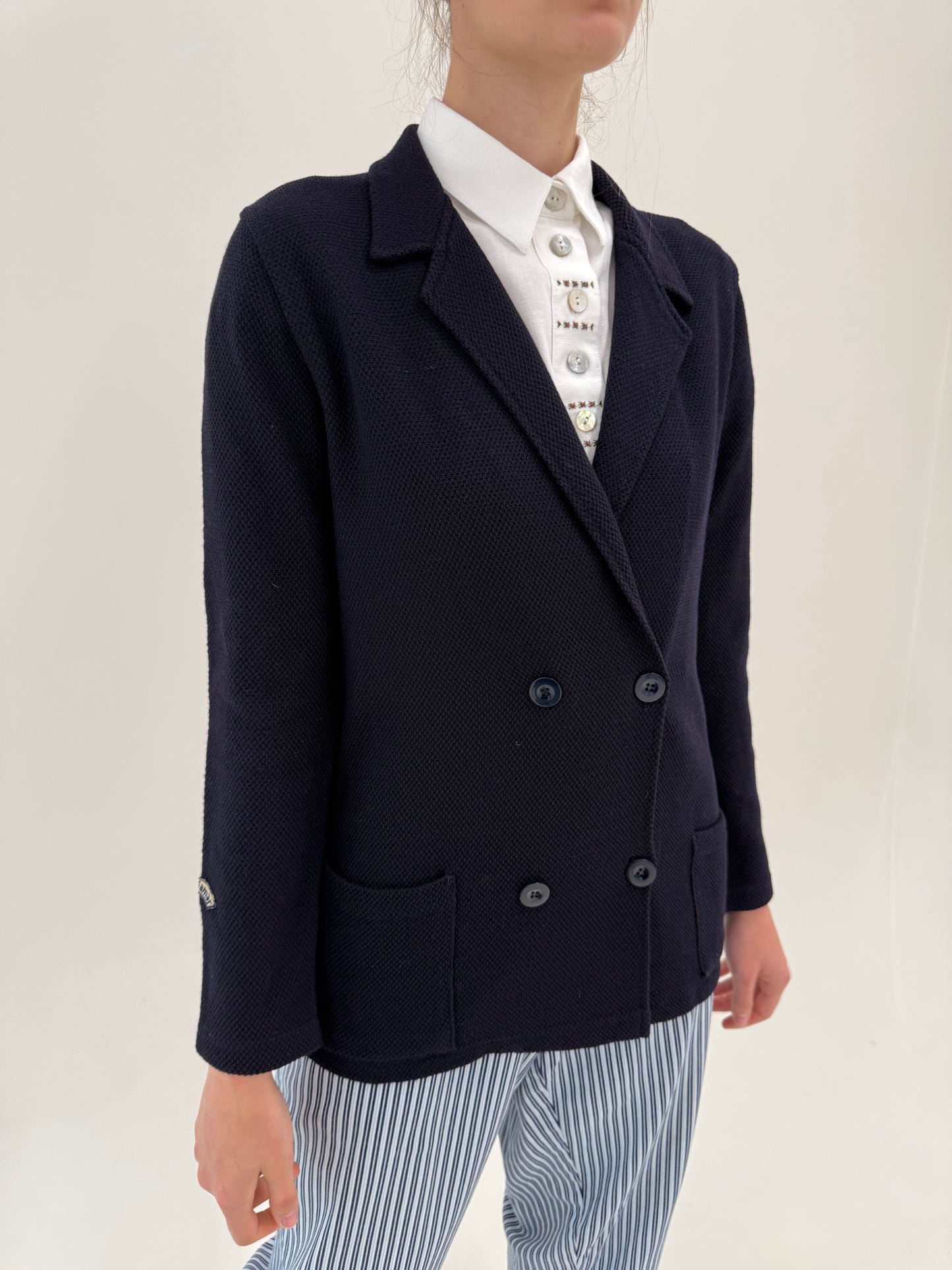 Sacou italian Navy cu influențe casual din tricot și închidere dublă